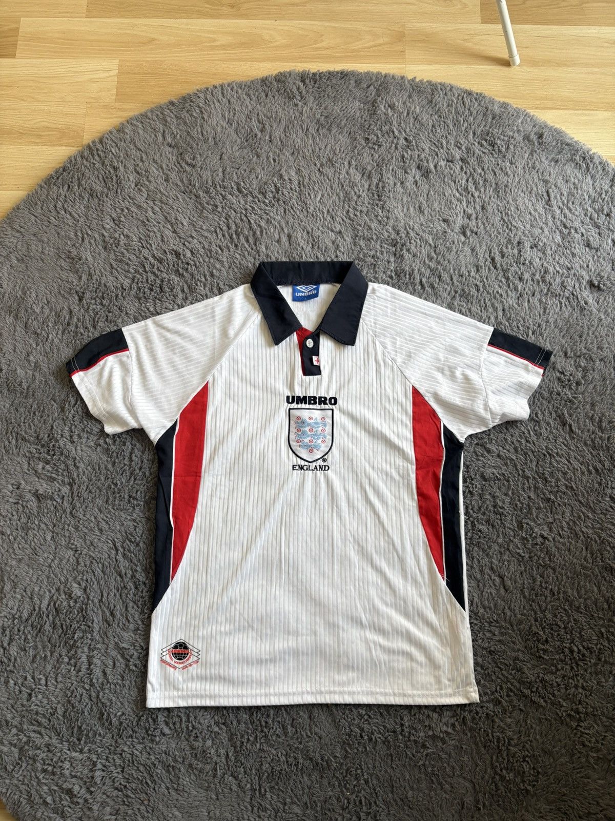 Umbro ENGLAND 1997/1998 HOME FOOTBALL JERSEY SHIRT VINTAGE UMBRO Size US L / EU 52-54 / 3 - 1 Thumbnail