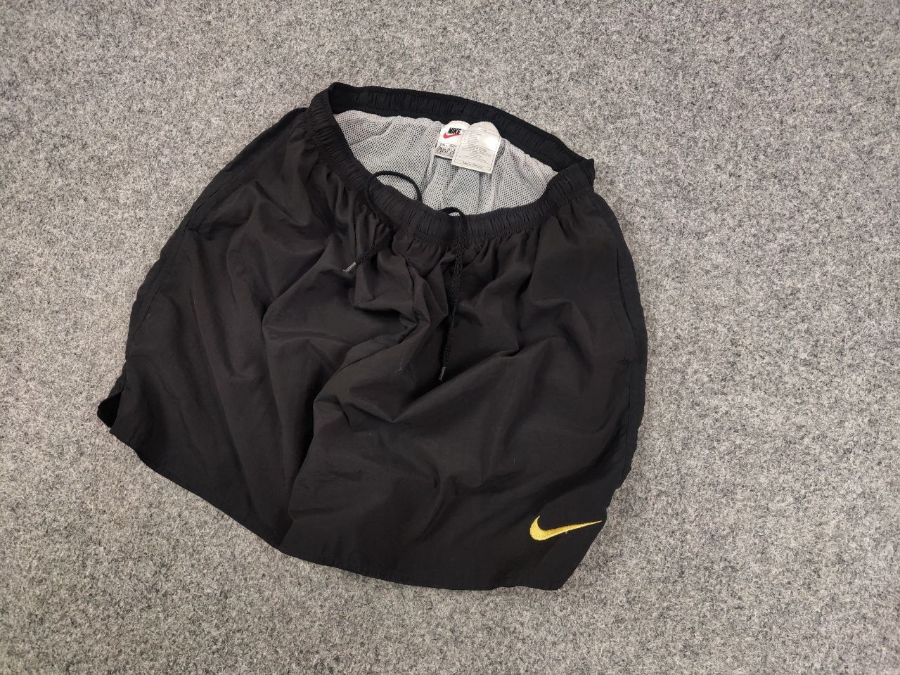 Nike Vintage 90's Nike Big Swoosh Black Nylon Light Shorts Size US 34 / EU 50 - 3 Thumbnail