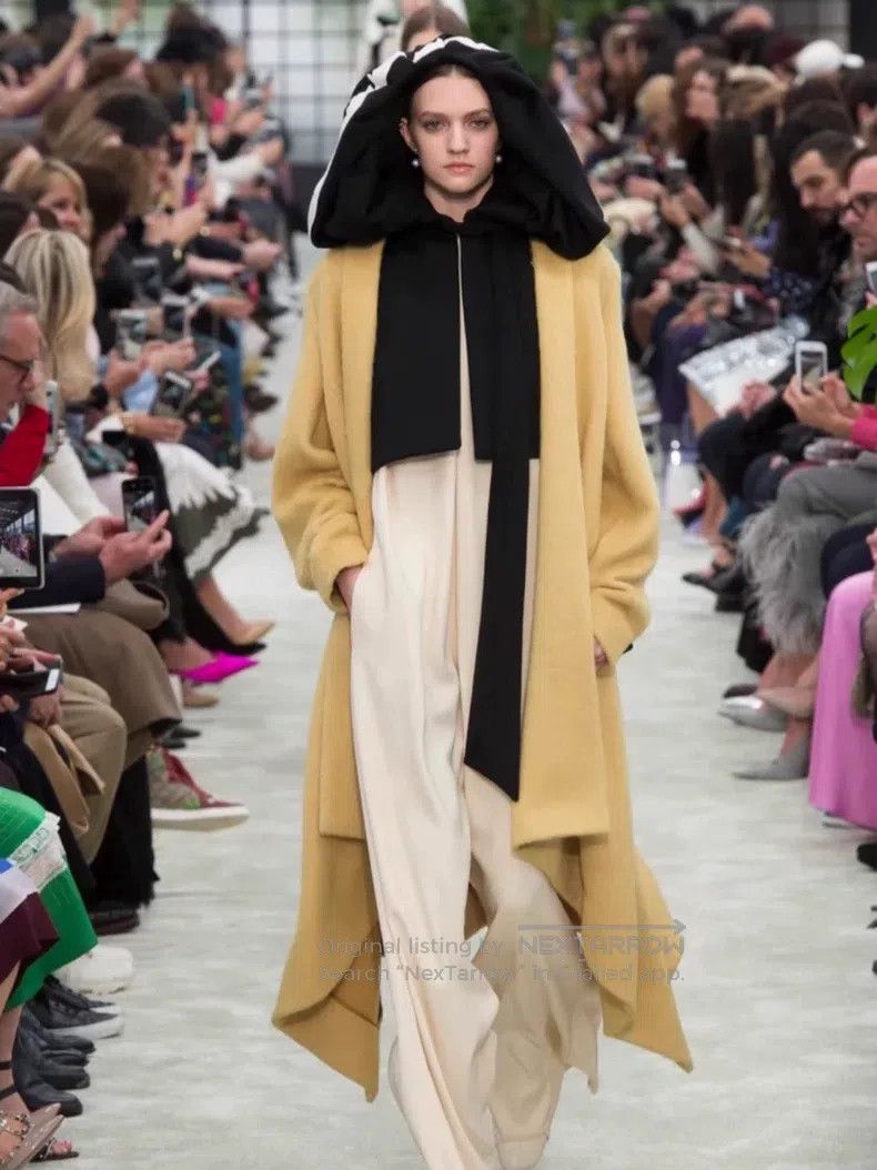 Valentino Valentino Camel fur coat Size S / US 4 / IT 40 - 1 Thumbnail