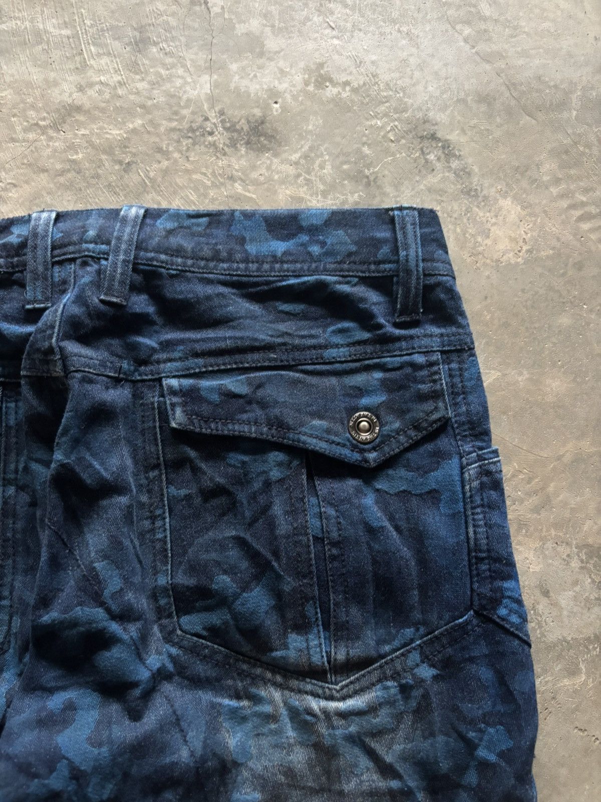 In The Attic IN THE ATTIC CAMO CARGO PANT FADE WASHED MULTIPCOKET Size US 32 / EU 48 - 17 Thumbnail