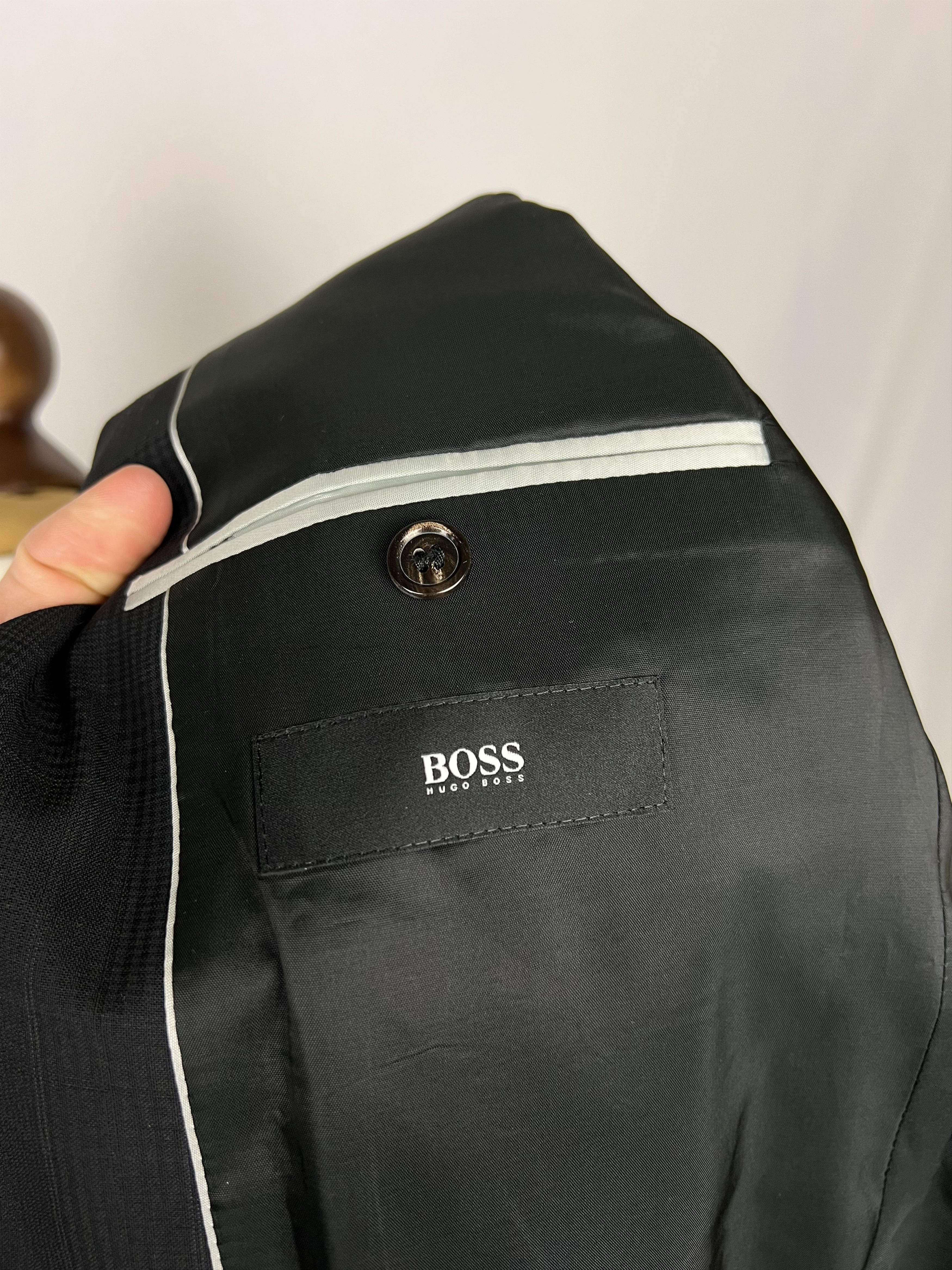 Hugo Boss Dark-Gray Plaid 100% Wool 2 Piece Modern Suit Regular Size 36R - 11 Thumbnail