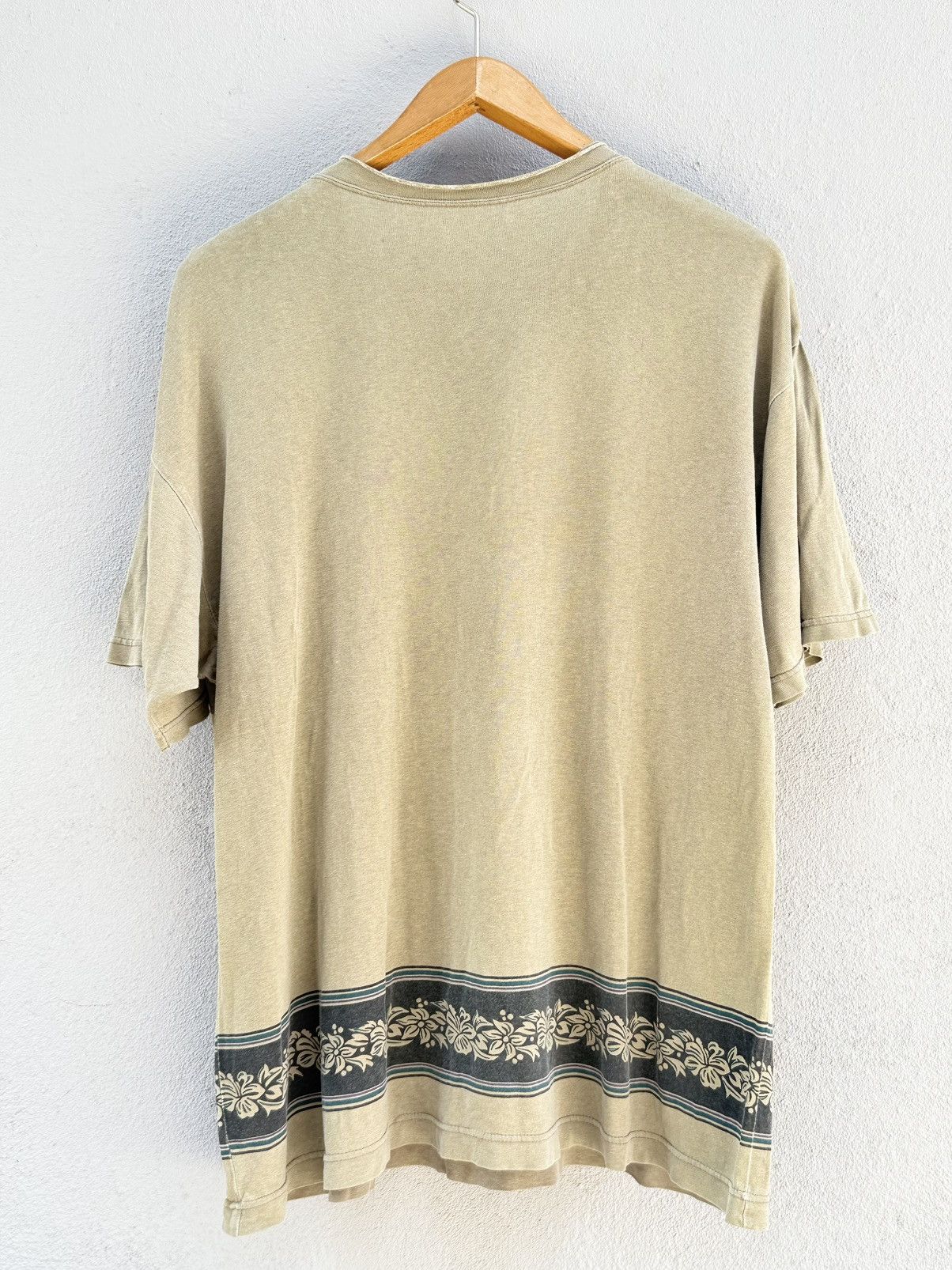 Quiksilver Vintage 80s Quiksilver Surf Embroidery Logo Canter Faded T Size US L / EU 52-54 / 3 - 7 Thumbnail
