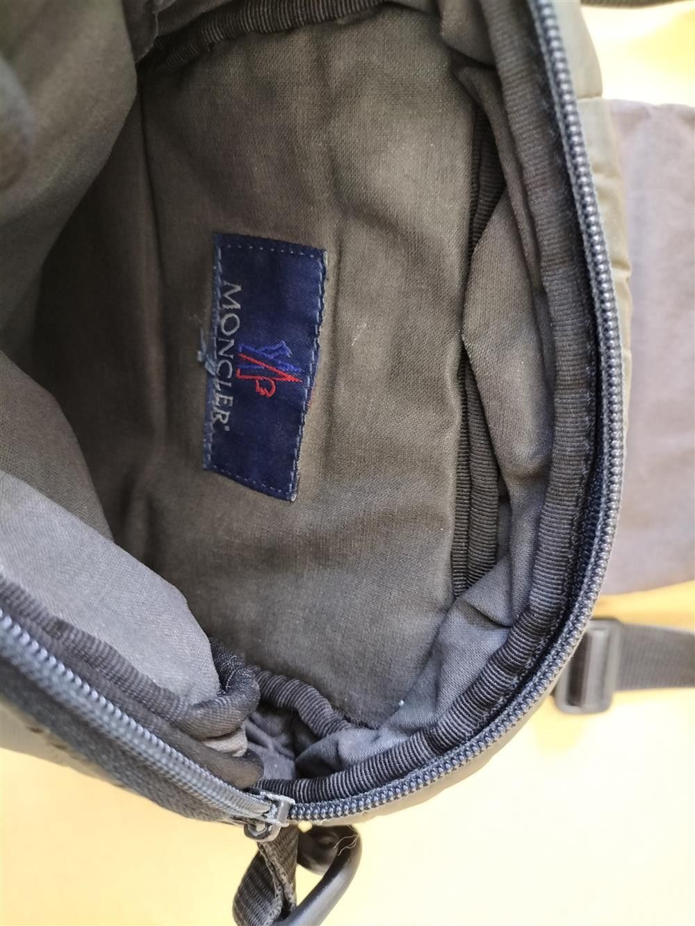 Moncler VINTAGE 1990s MONCLER PUFFER SHOULDER BAG OLIVE GREEN Size ONE SIZE - 5 Thumbnail