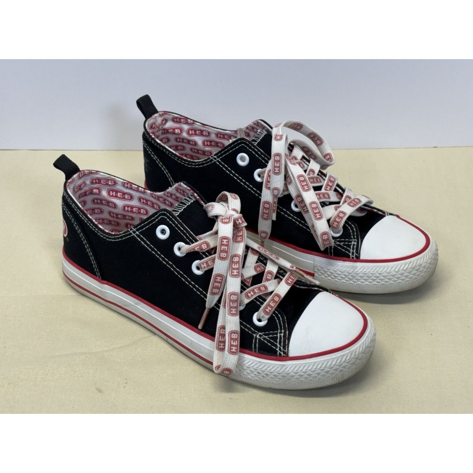 The Unbranded Brand HEB Brand Shop Women’s Shoes Size 7W Black Canvas Low Top Size US 7 / IT 37 - 2 Thumbnail