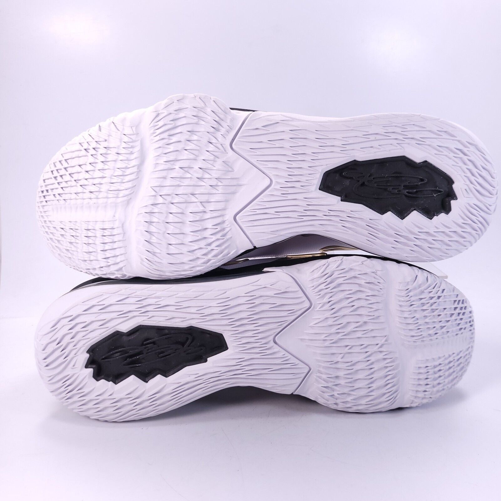Nike Nike LeBron XVII Low Shoe Mens Size 9.5 CD5007-101 White Size US 9.5 / EU 42-43 - 7 Thumbnail