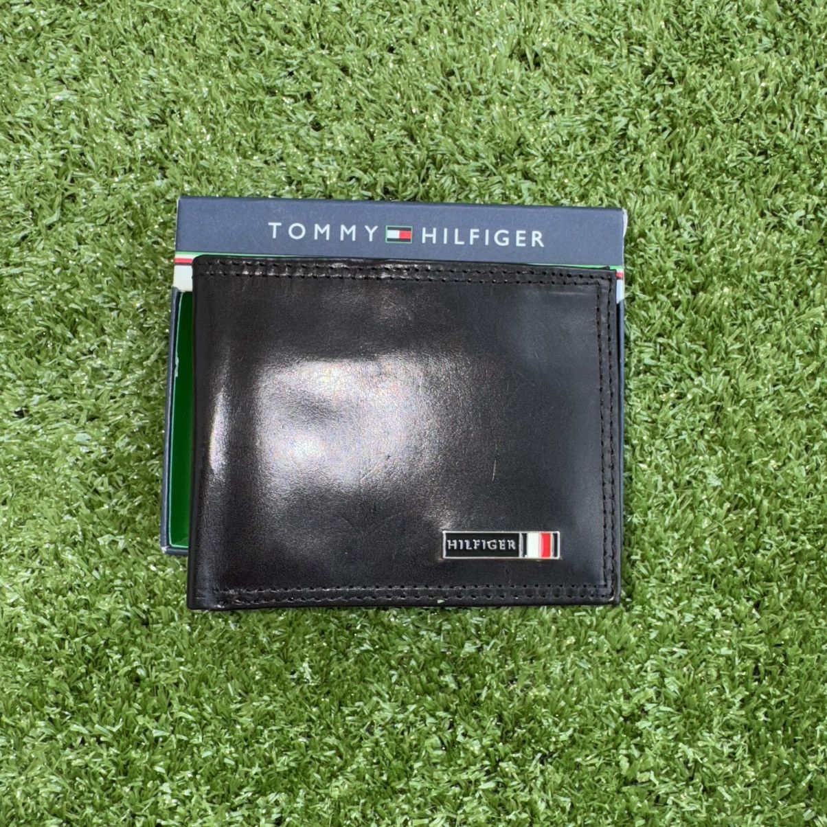 Tommy Hilfiger × Vintage Tommy Hilfiger Black Genuine Leather Bi-Fold Wallet Size ONE SIZE - 2 Thumbnail