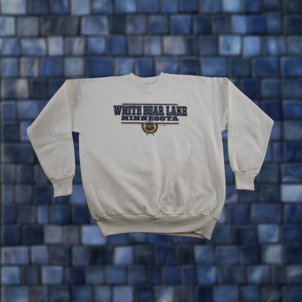 Hanes VINTAGE 90s 1998 White Bear Minnesota Graphic Crewneck Sweatshirt Mens L Hanes Sweatshirt Crew Neck White Bear Minnesota 90s Sports Theme Mens L Size US L / EU 52-54 / 3 - 1 Thumbnail