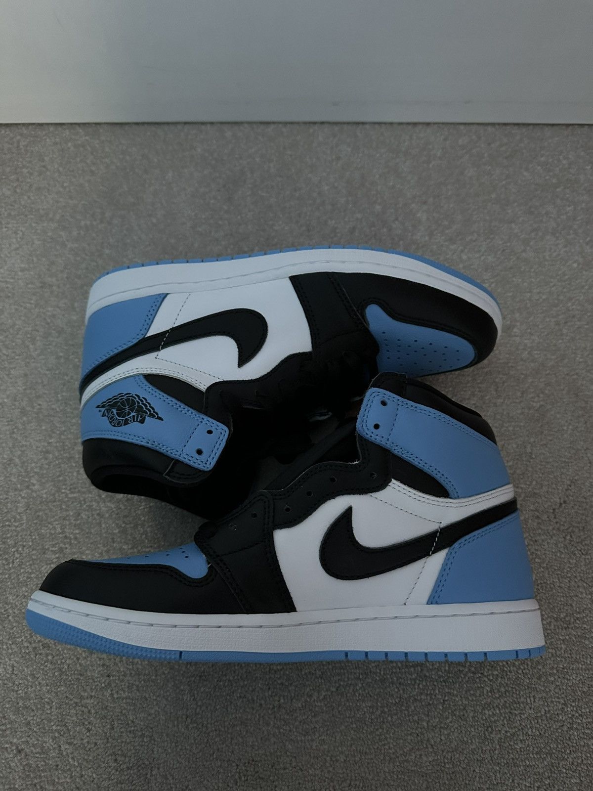 Jordan Brand Air Jordan 1 Retro UNC Toe Size US 9 / EU 42 - 7 Thumbnail