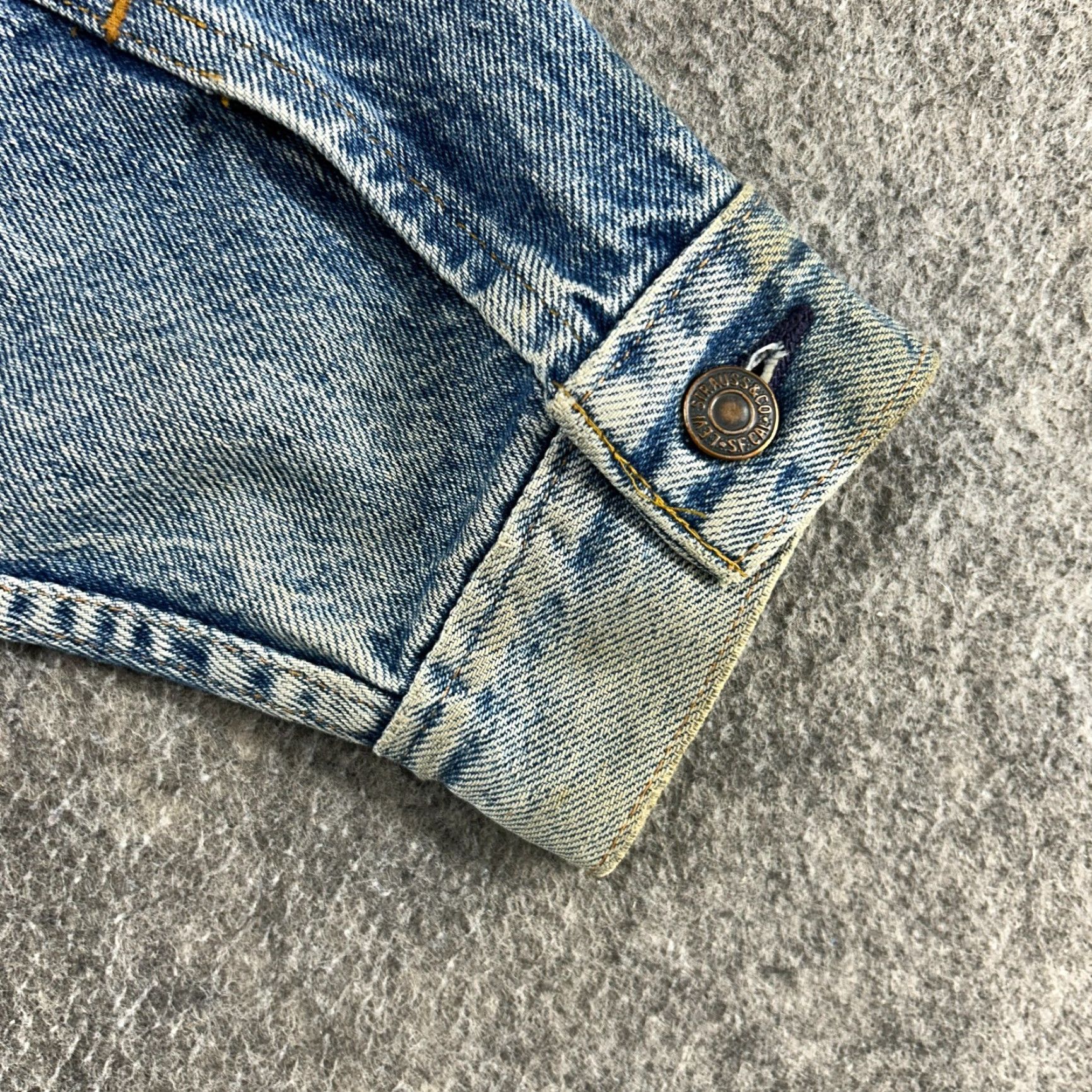 Levi's VINTAGE Levi's Jacket Mens L Blue Trucker Denim Jean Medium Wash Cotton USA 80s Regular Size US 33 - 6 Thumbnail