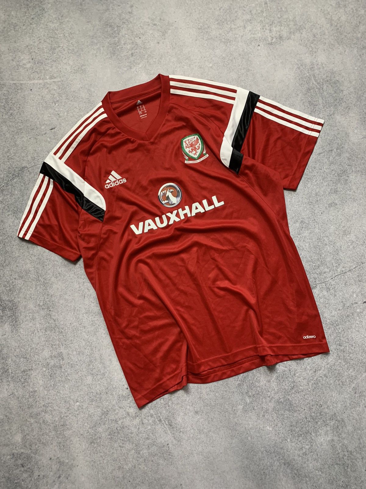 Adidas Vintage Adidas Wales Walsh 2016 Y2K soccer jersey Size US XL / EU 56 / 4 - 1 Thumbnail