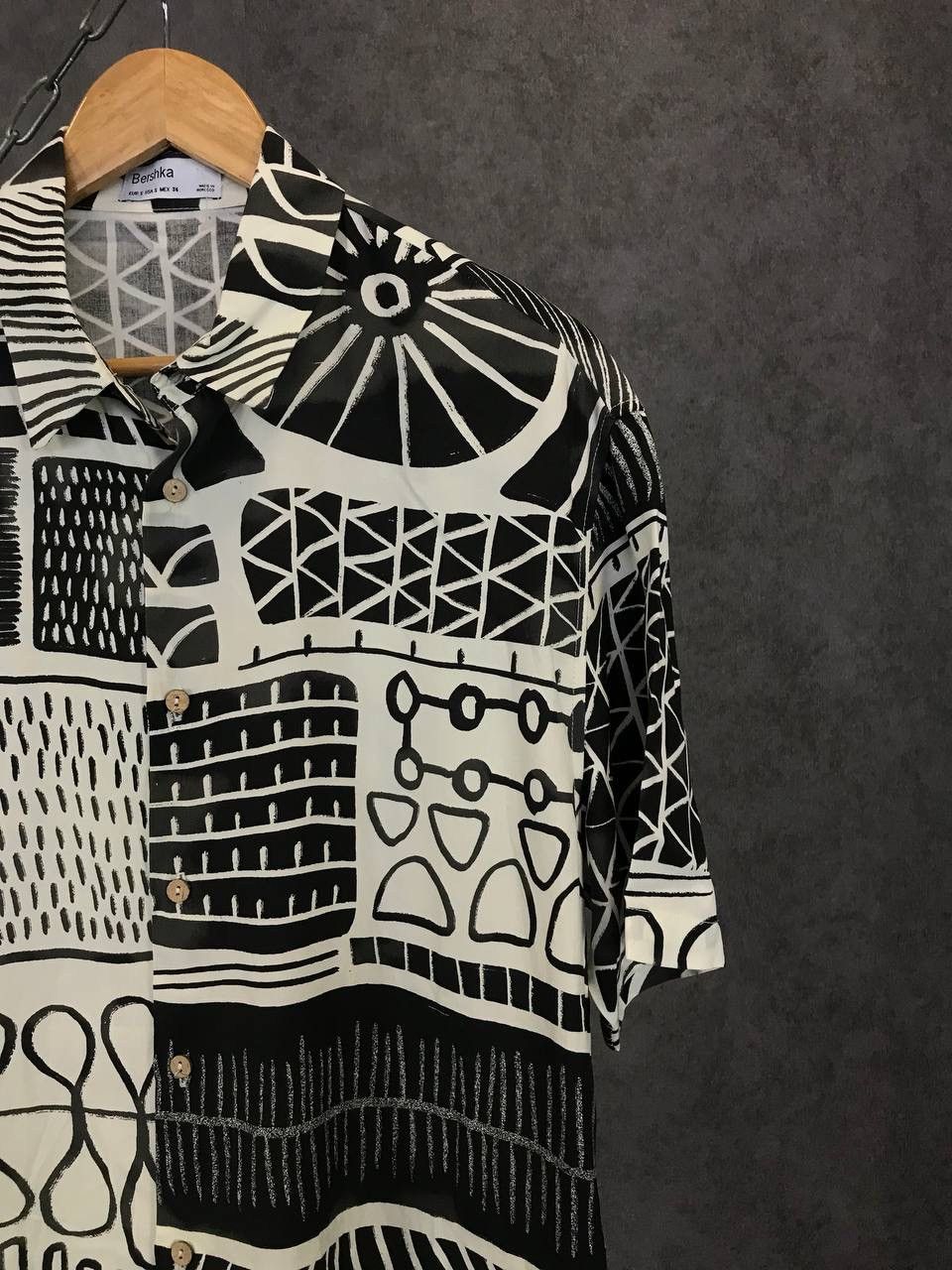 Other Bershka art crazy Hawaiian shirt Size US S / EU 44-46 / 1 - 2 Thumbnail