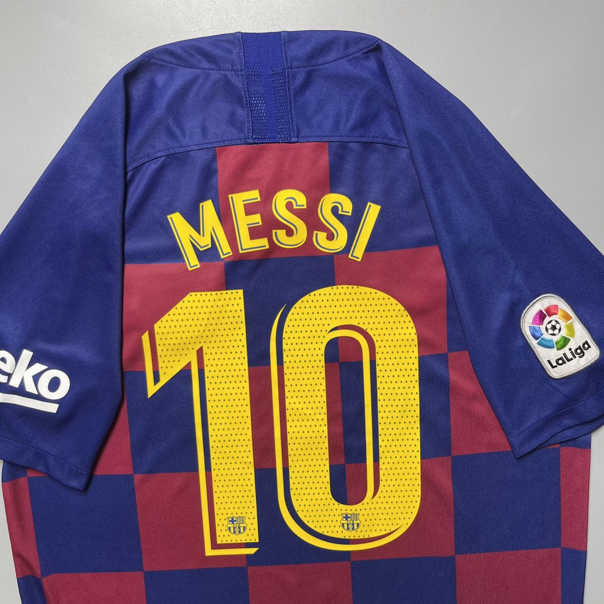 Vintage BARCELONA NIKE 2019/2020 FOOTBALL HOME JERSEY #10 MESSI Size US L / EU 52-54 / 3 - 8 Thumbnail