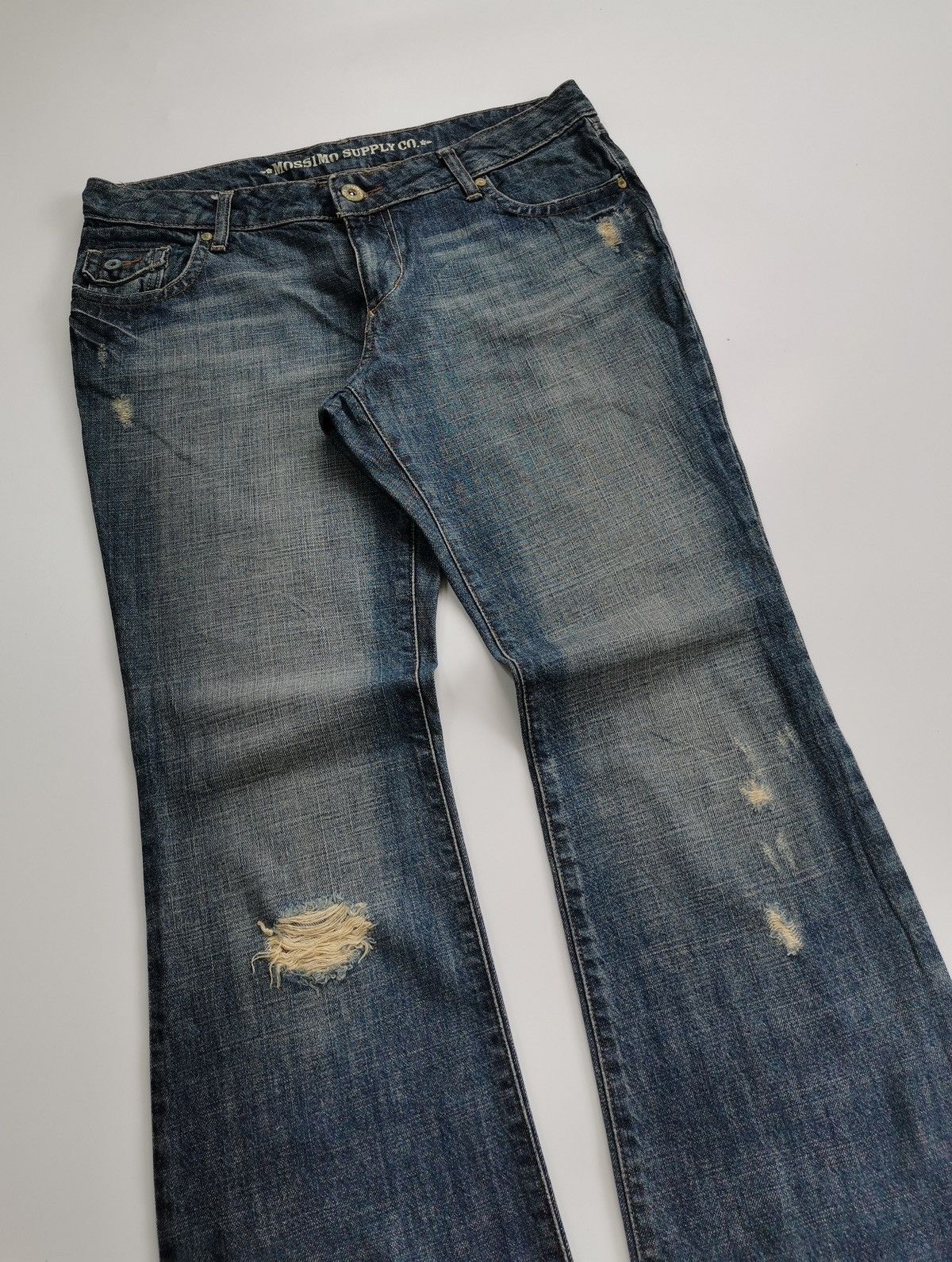 Mossimo Mossimo Bootcut Distressed Jeans ERD Grunge Size 34" / US 12 / IT 48 - 2 Thumbnail