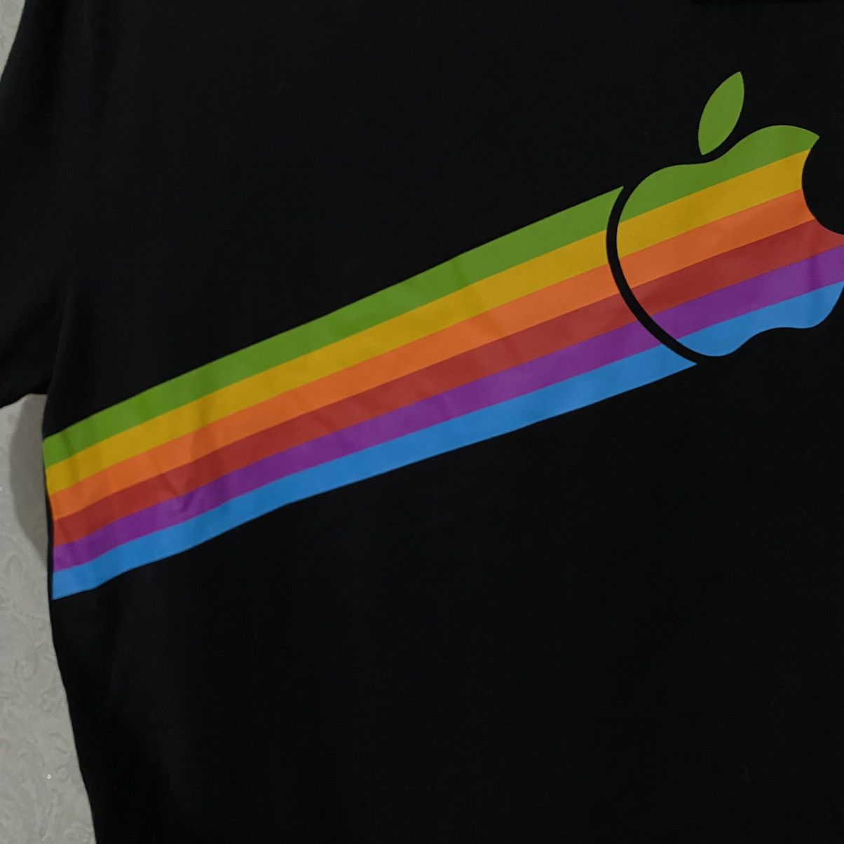 Band Tees NEW Vintage Apple Rainbow T-Shirt Size US M / EU 48-50 / 2 - 6 Thumbnail