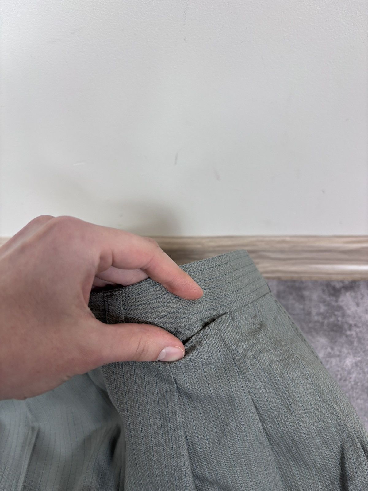 Corneliani Corneliani Men’s Vintage 2-Piece Grey Pinstripe Wool Suit Size 38R - 17 Thumbnail
