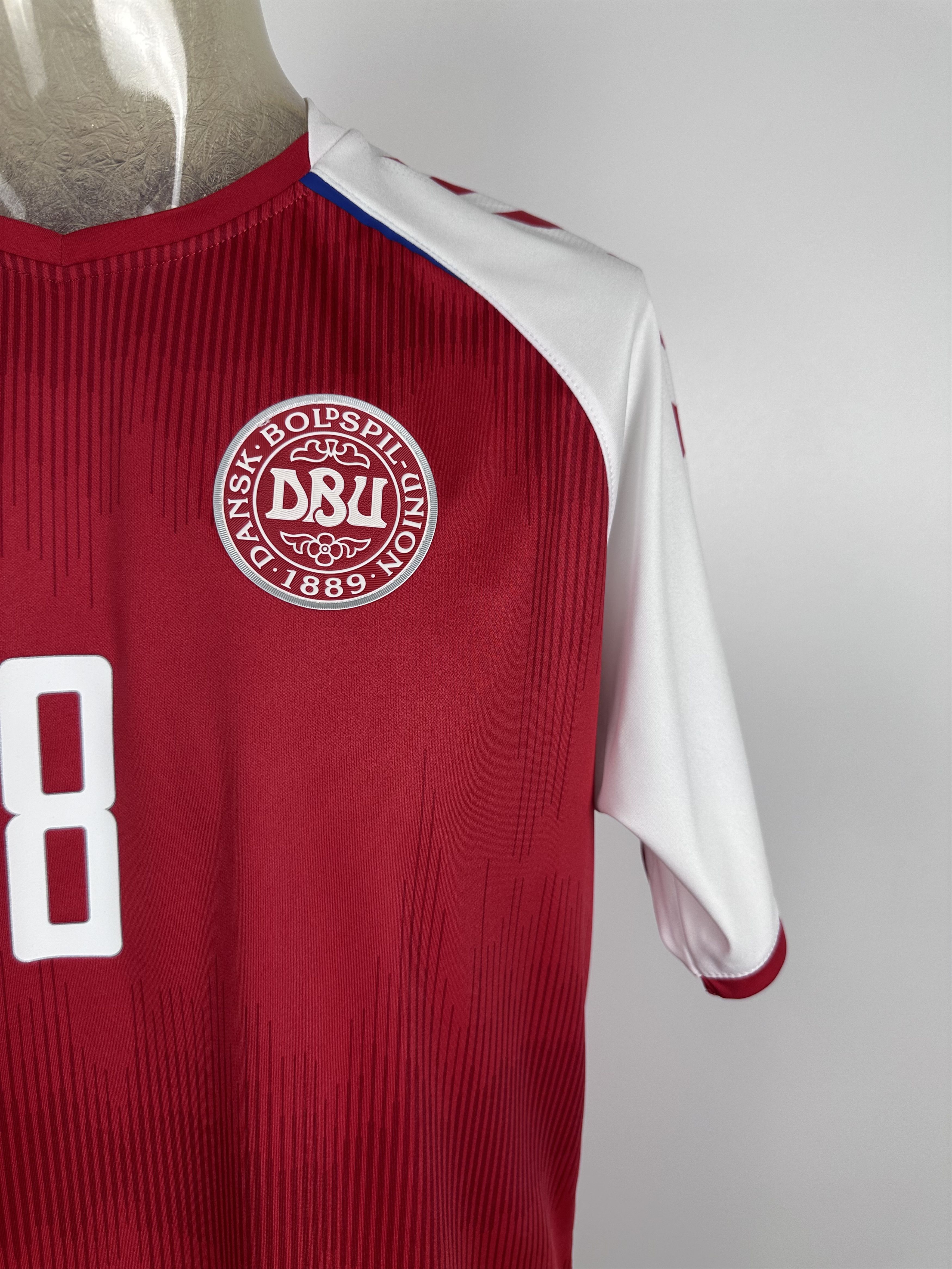 Hummel DENMARK 2021 2022 FOOTBALL SHIRT SOCCER JERSEY #8 DELANEY Size US XL / EU 56 / 4 - 4 Thumbnail
