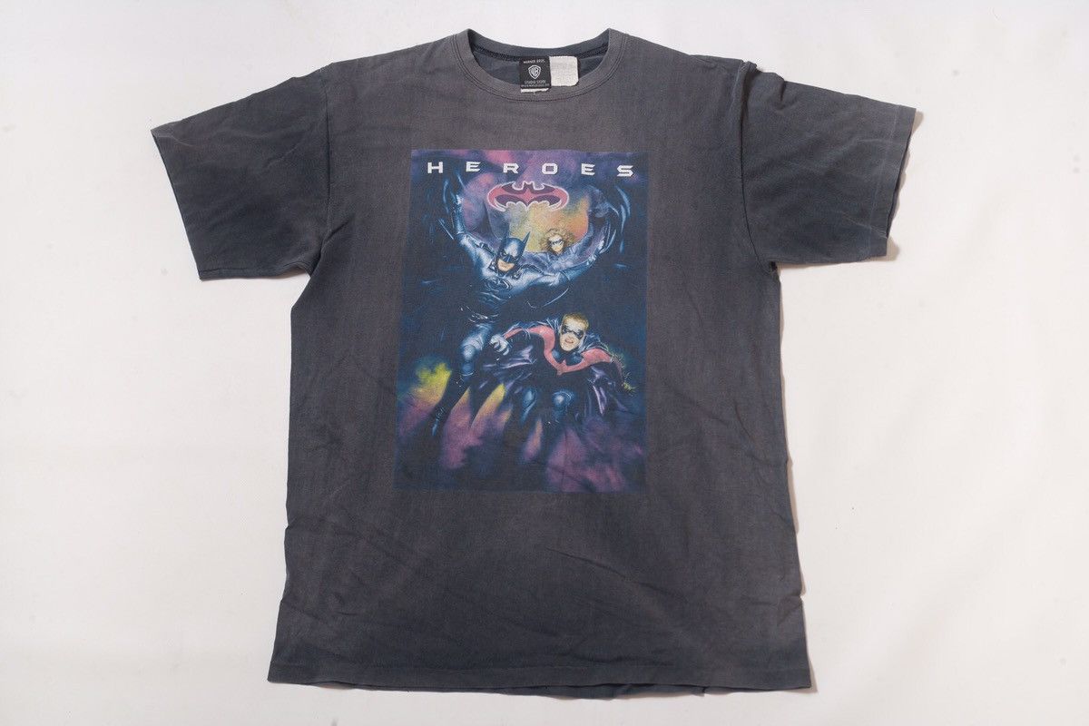 Warner Bros Vintage 1997 Batman & Robin Heroes and Villians movie shirt Size US L / EU 52-54 / 3 - 12 Thumbnail