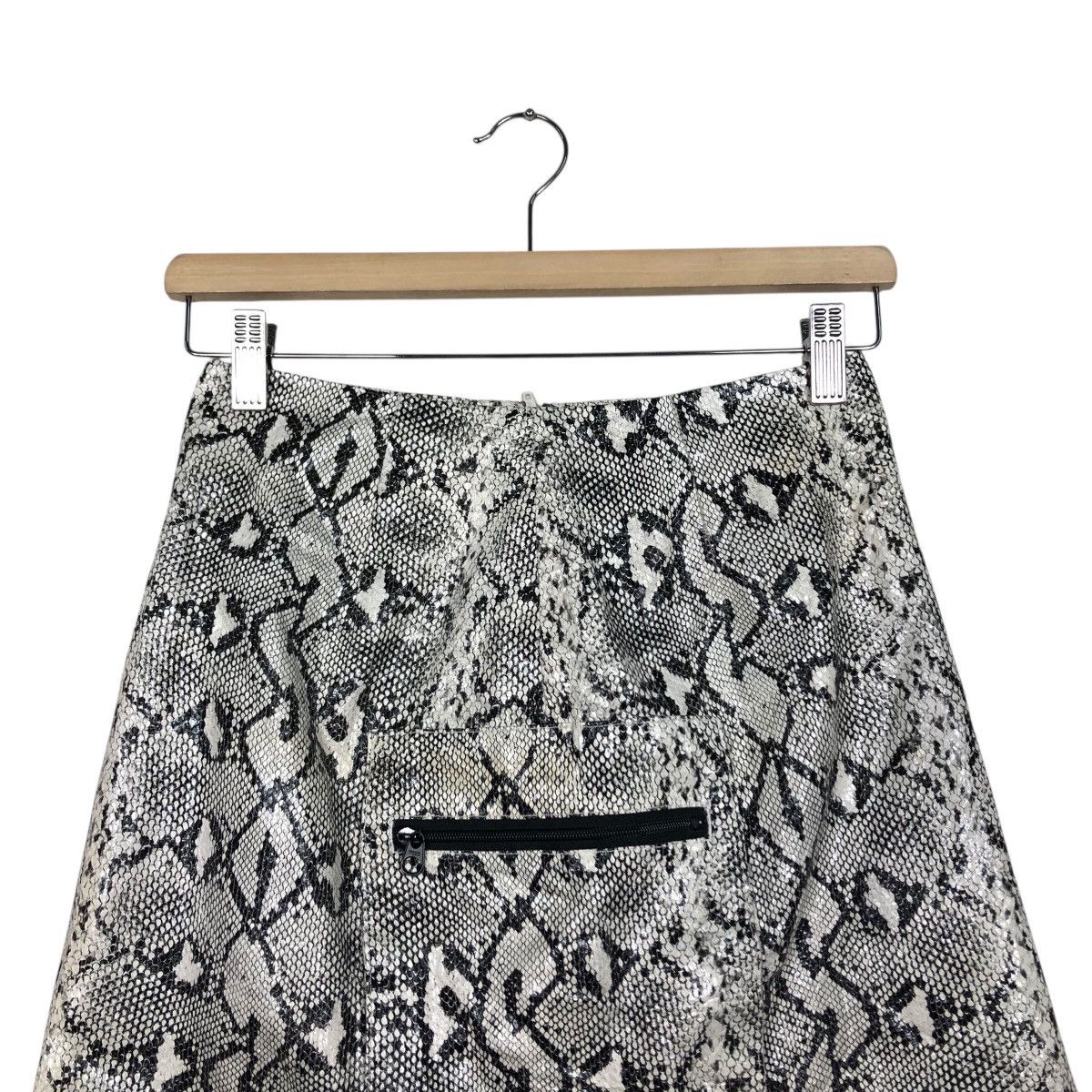Japanese Brand X-Girl Snake Print Mini Skirt w/ Front Zip Pocket Size 24" / US 00 / IT 34 - 4 Thumbnail
