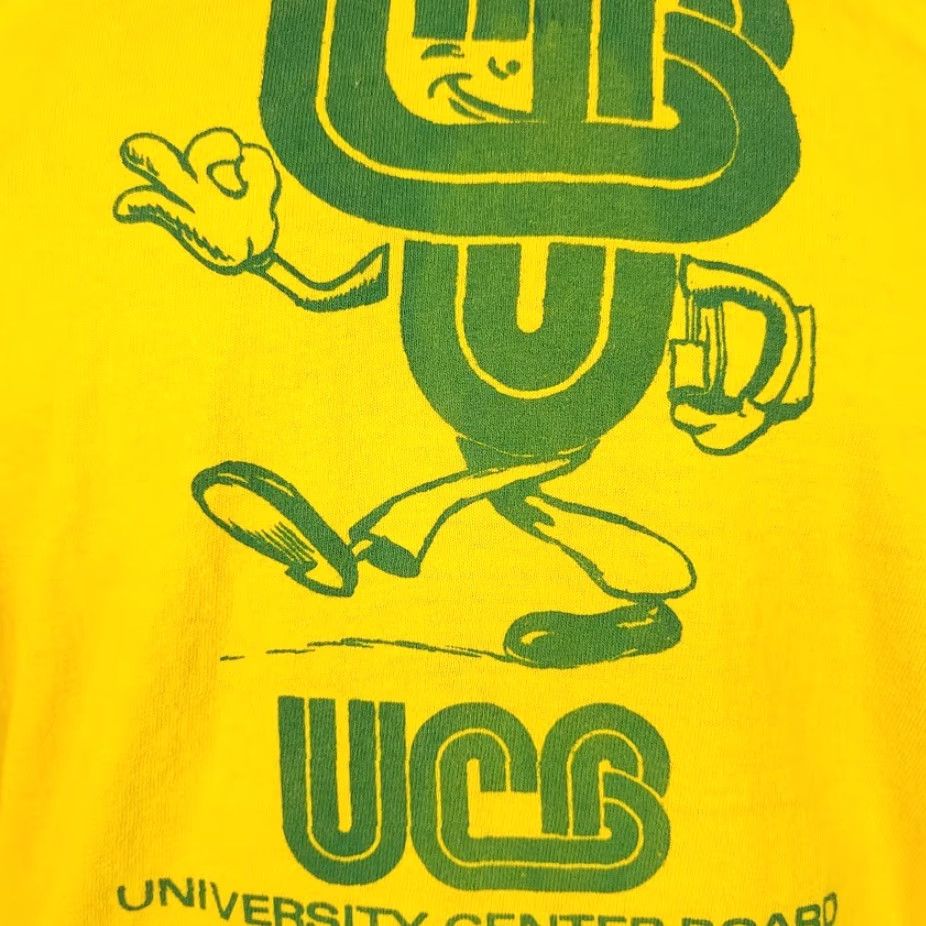 Vintage VINTAGE University Center Board T Shirt Mens Size S 80s UCB Student Activities Yellow Cotton Short Sleeve Crew Neck Manche 70s 80s Education College Size US S / EU 44-46 / 1 - 3 Thumbnail