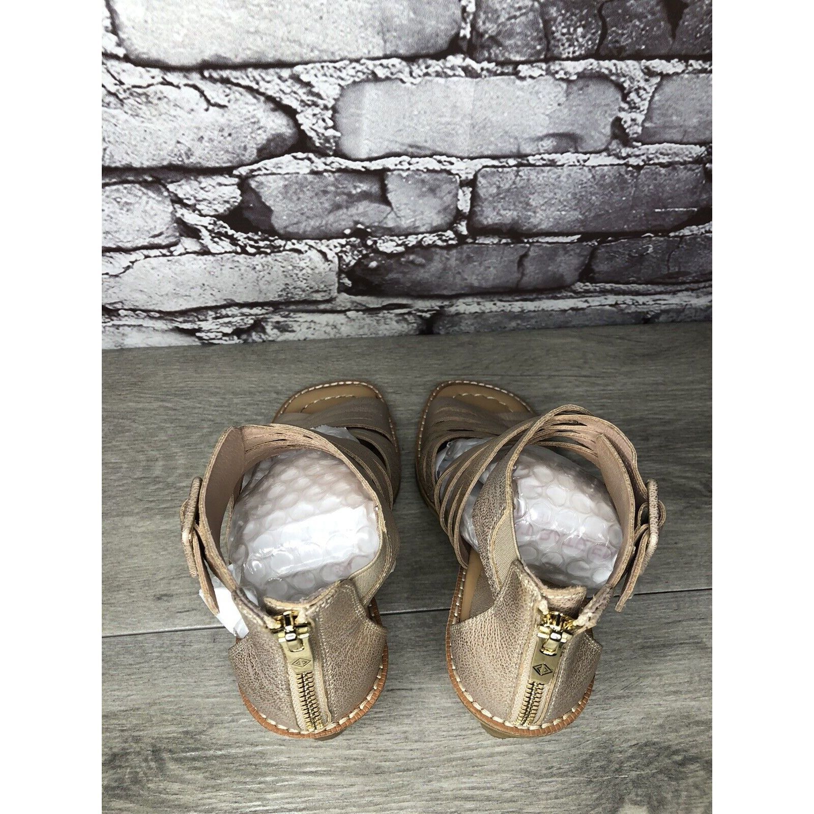 Donald Pliner Donald Pliner Junnah Gold Metallic Leather Ankle Strap Heel Size US 5.5 / IT 35.5 - 19 Thumbnail