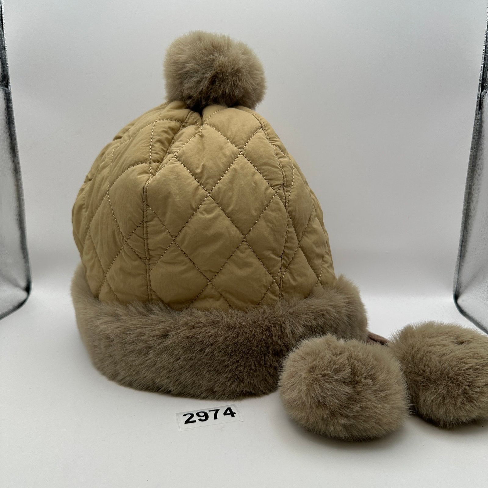 Other VINTAGE WOMEN'S QUILTED FUR TRAPPER HAT BEIGE POM POM WINTER Size ONE SIZE - 5 Thumbnail