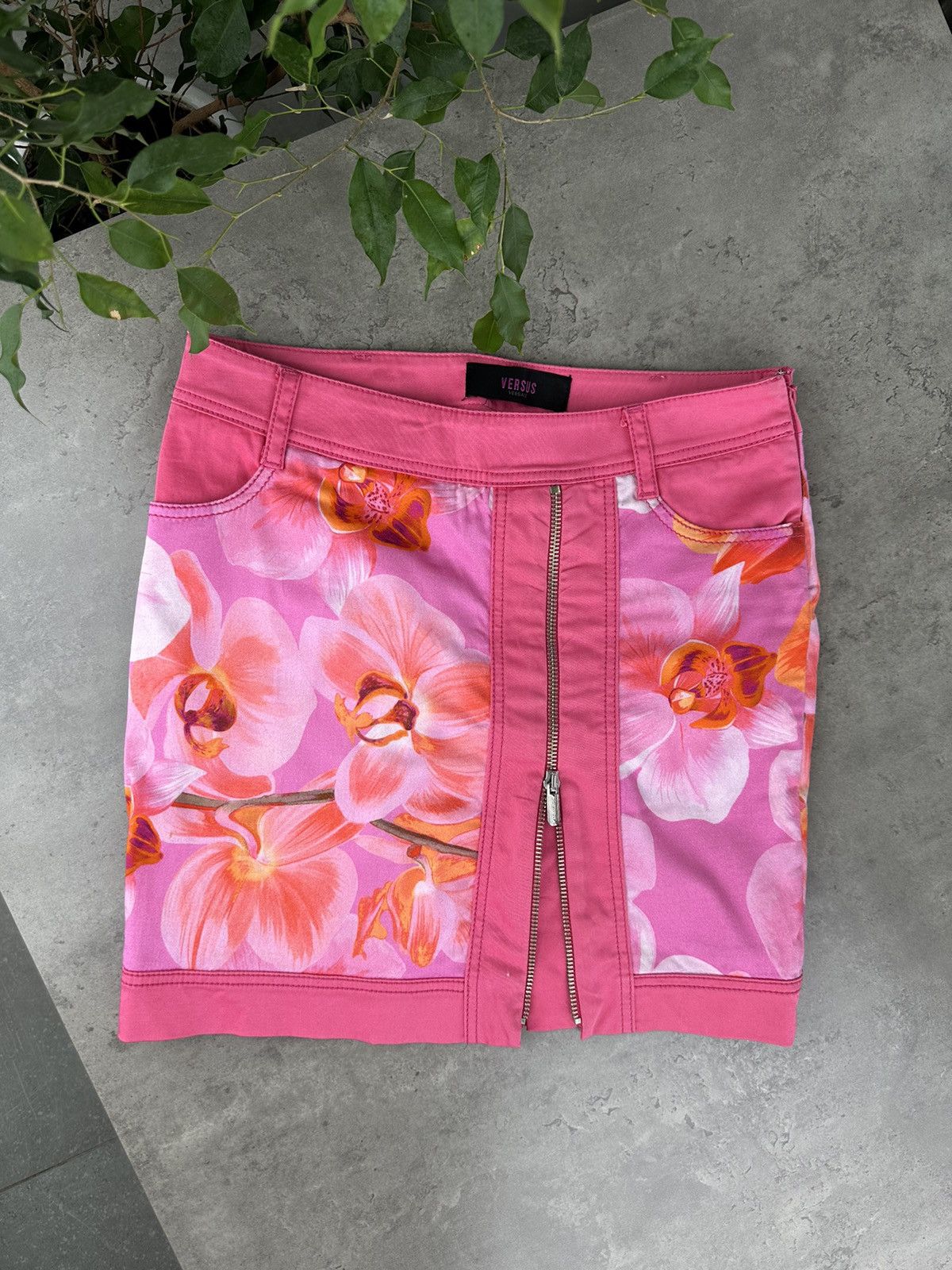 image of Avant Garde x Versace Versus Versace Mini Skirt in Pink, Women's (Size 27)