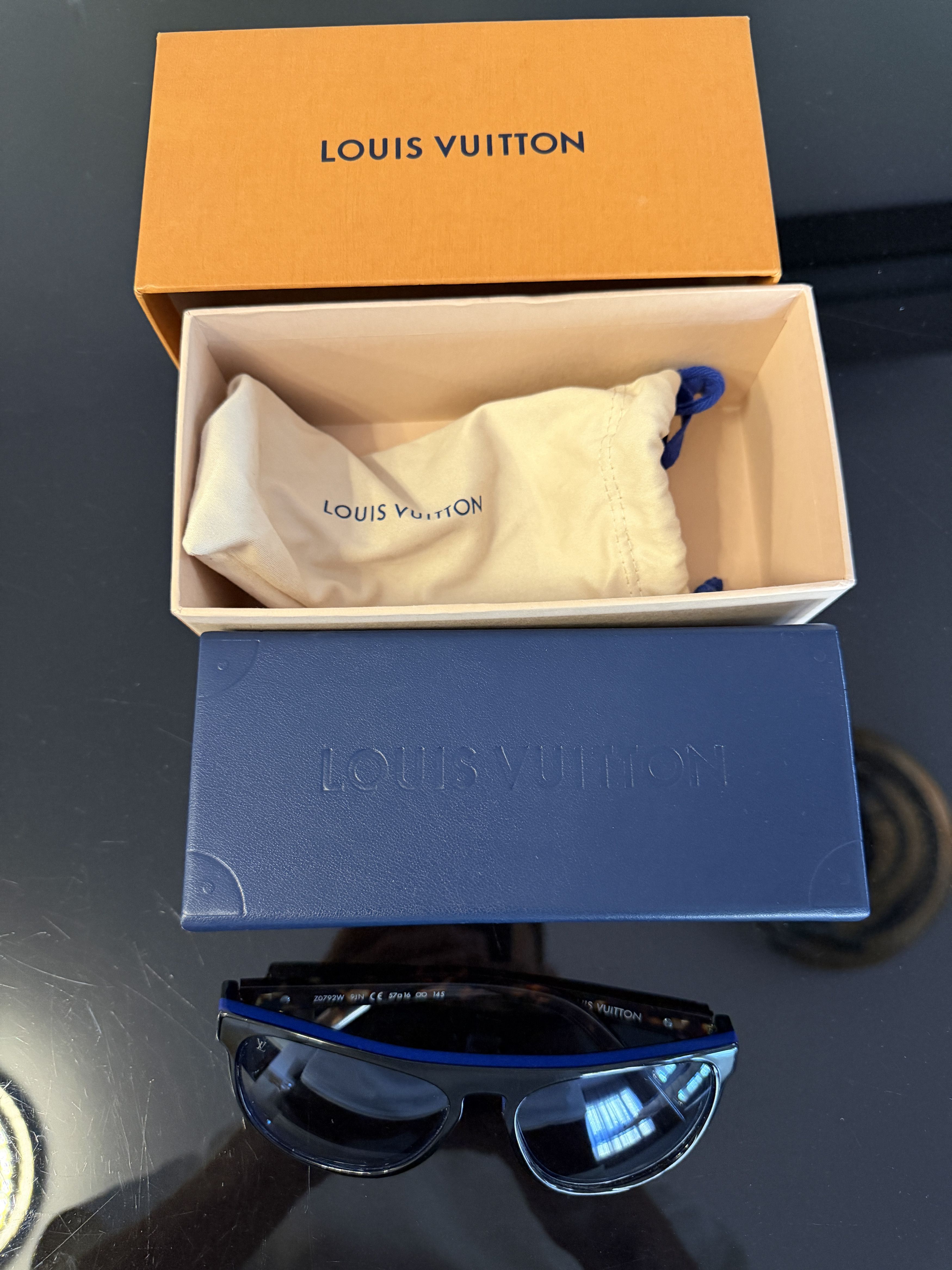 Louis Vuitton LOUIS VUITTON MEN'S Oliver Sunglasses Z0792W Size ONE SIZE - 6 Thumbnail