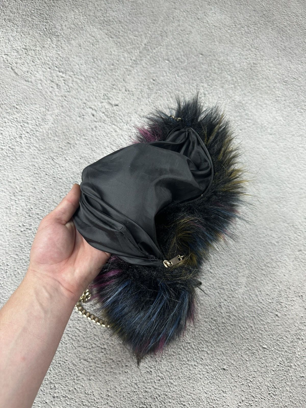 Japanese Brand Crazy Y2K Fur Fuzzy Japan Bag Opium Effected SK8 Style Size ONE SIZE - 6 Thumbnail