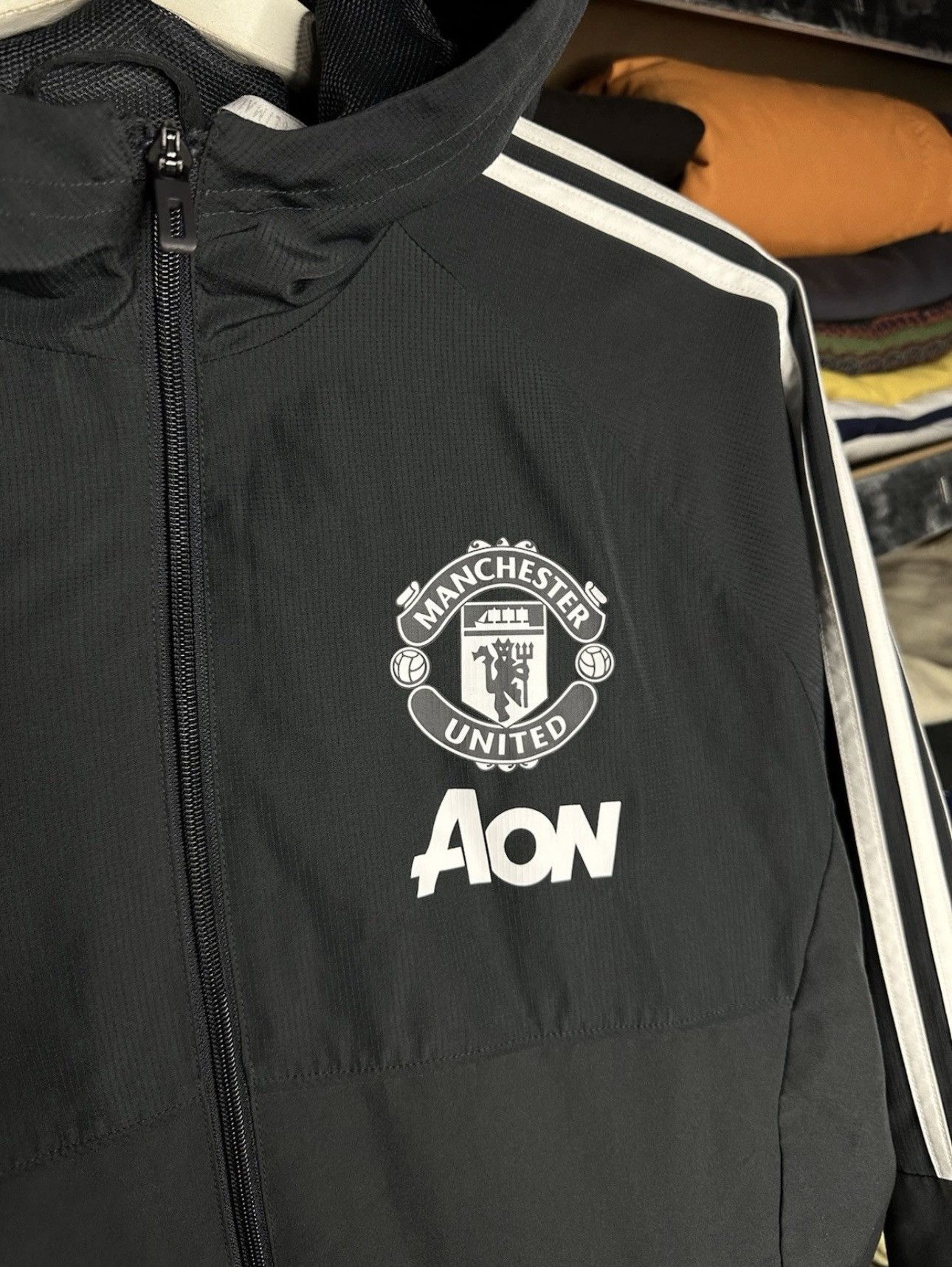 Adidas MANCHESTER UNITED 2017/2018 FOOTBALL HOODED JACKET ADIDAS M Size US M / EU 48-50 / 2 - 4 Thumbnail