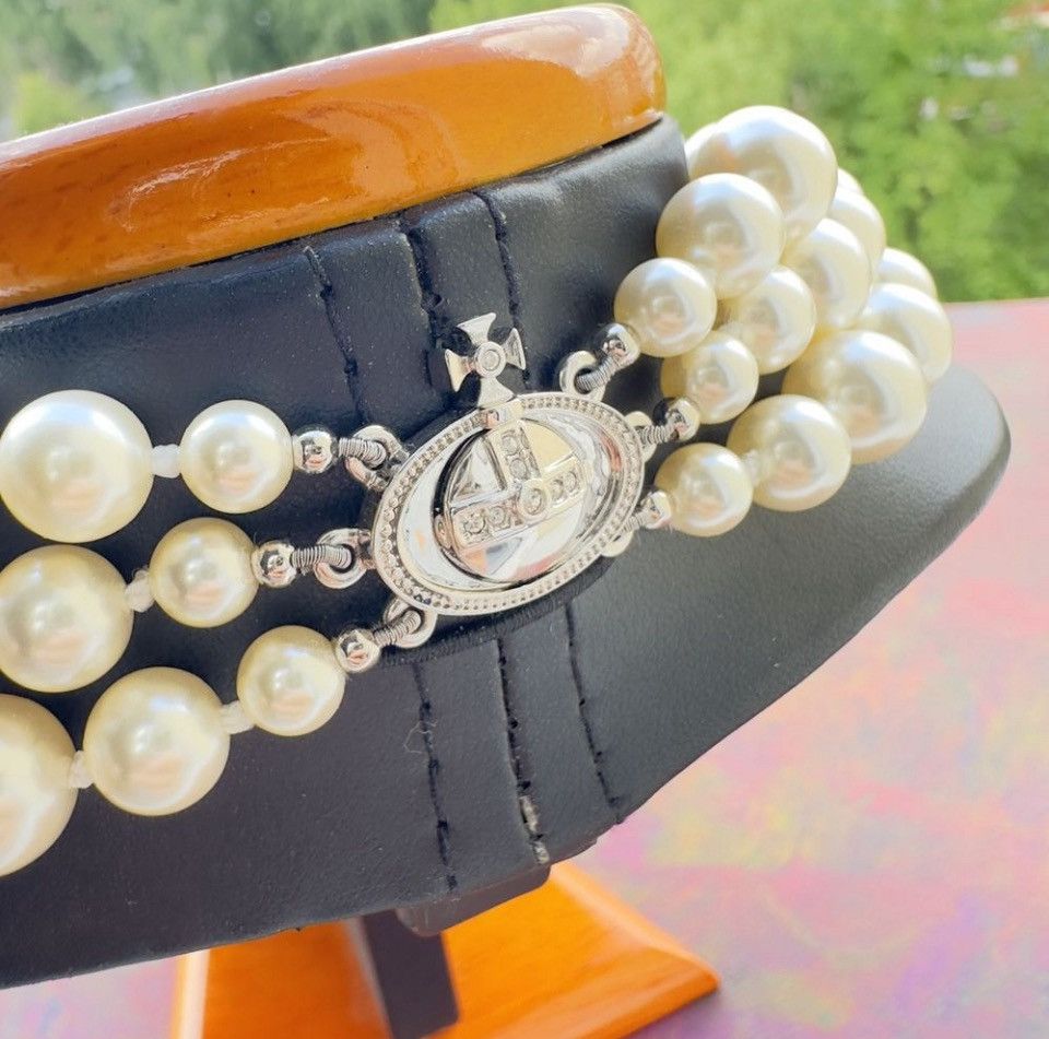Vivienne Westwood Rare 🔥❤️‍🔥Vivienne Westwood Three Row Pearl Size ONE SIZE - 9 Thumbnail
