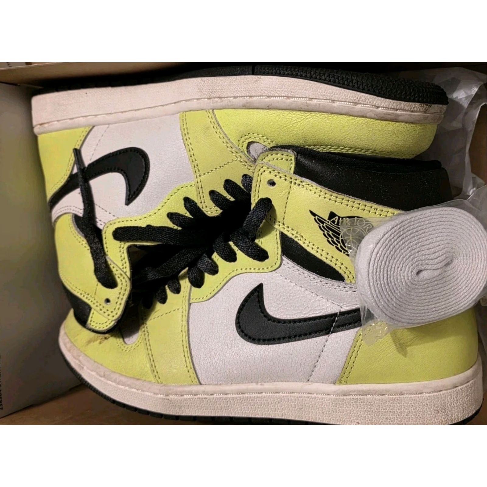 Jordan Brand Jordan 1 Retro High OG Visionaire Volt Black White 8.5M Sneaker Men Excellent Size US 9 / EU 42 - 2 Thumbnail