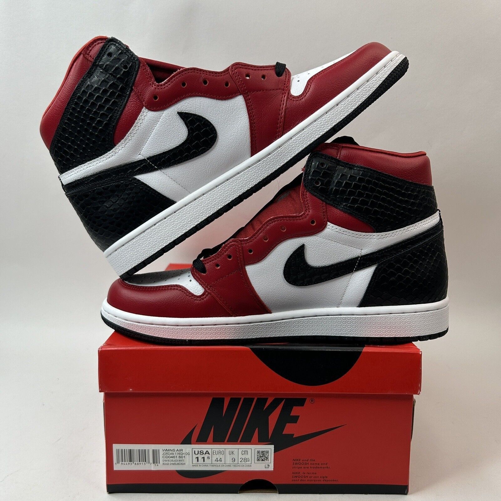 Jordan Brand Nike Air Jordan 1 Retro High OG “Satin Snake Chicago” 2023 Size US 10 / EU 43 - 3 Thumbnail
