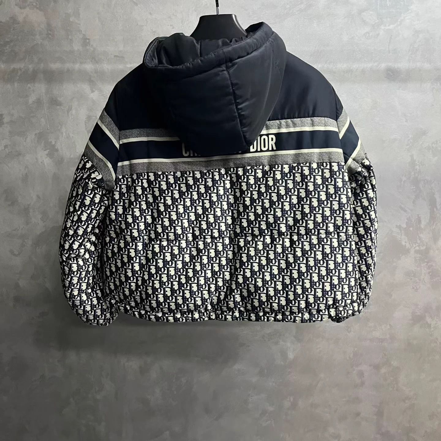 Dior Dior color blocked printed double-faced short down jacket XS Size XS / US 0-2 / IT 36-38 - 2 Thumbnail