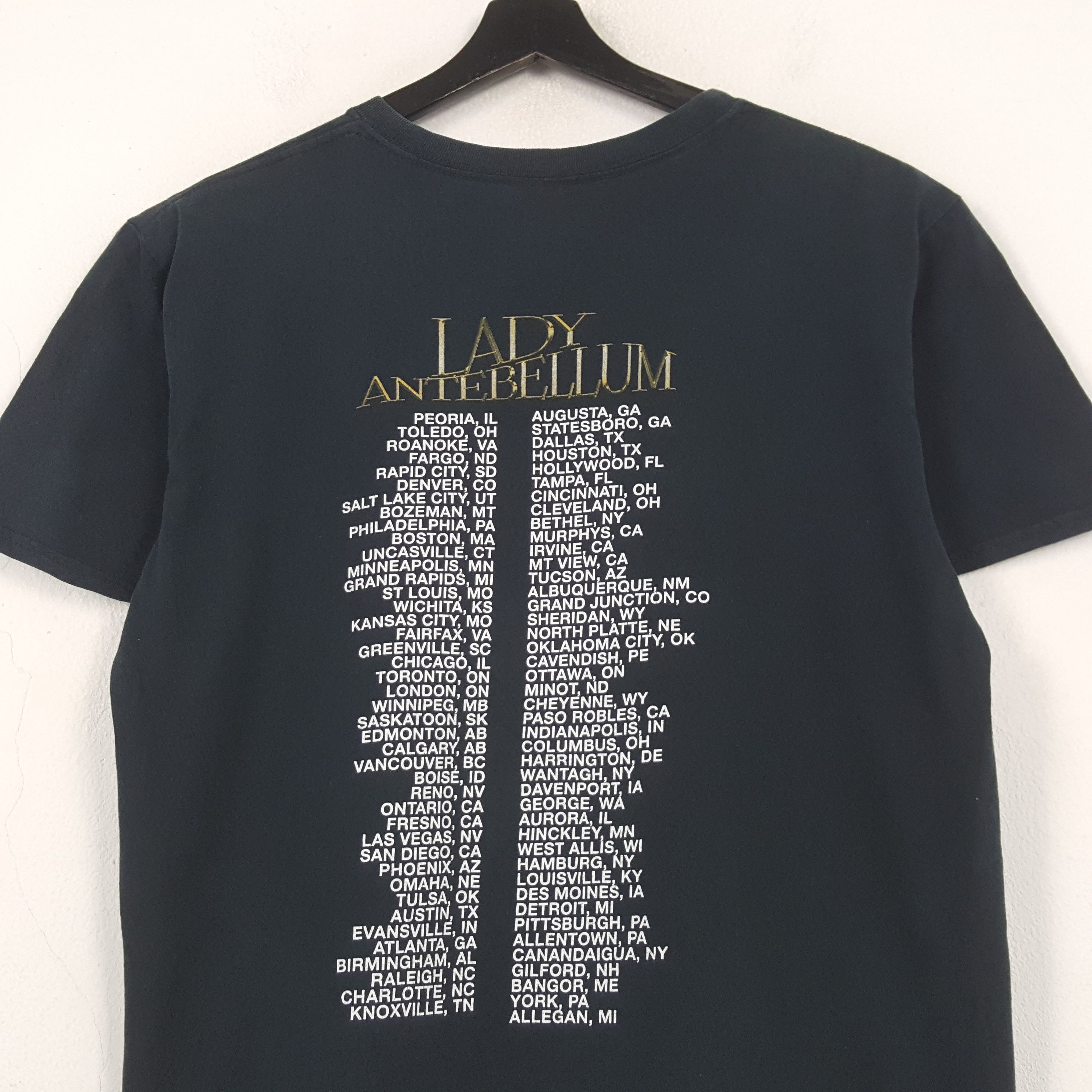 Band Tees LADY ANTEBELLUM Music Group Tour Tshirt 31 Size US L / EU 52-54 / 3 - 4 Thumbnail