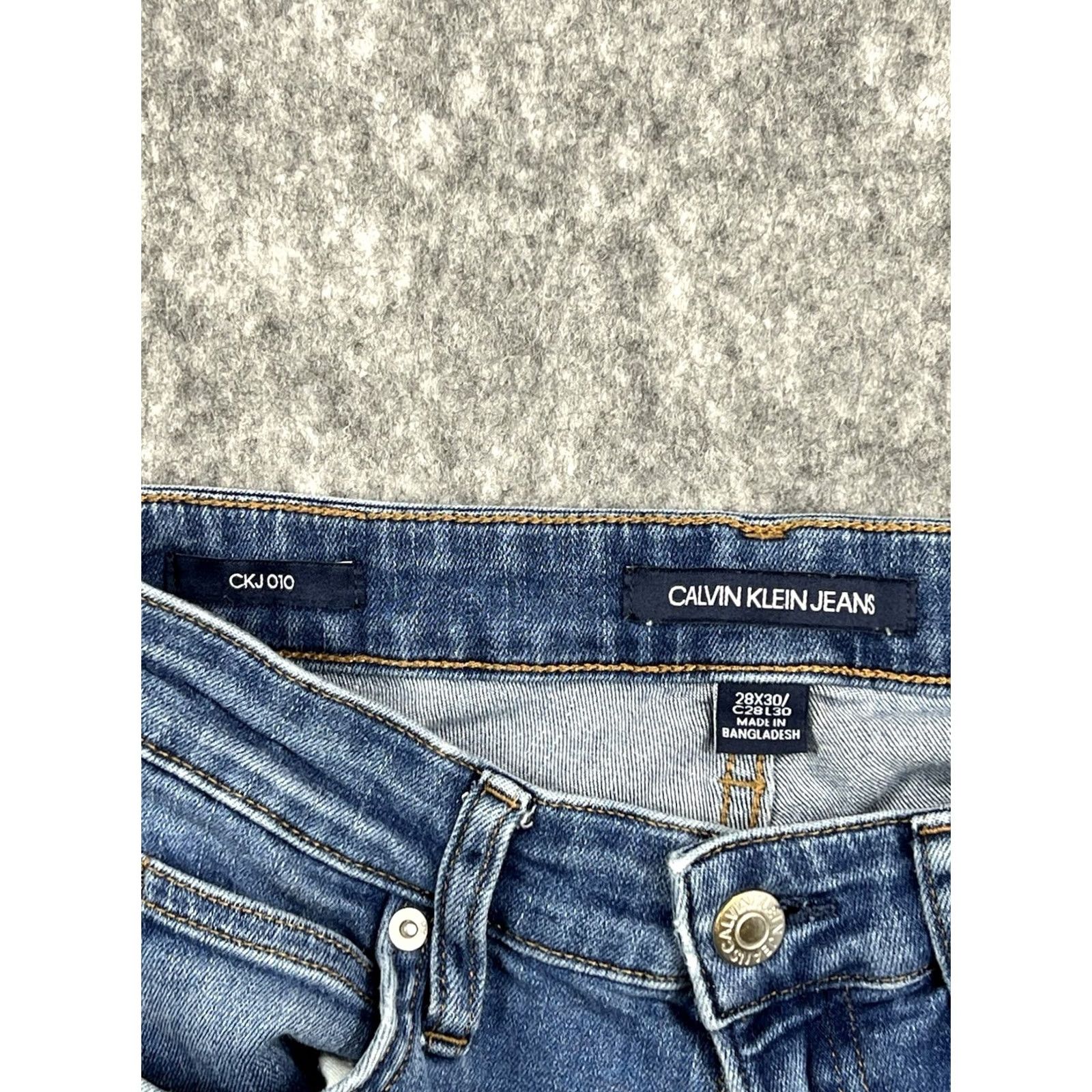 Calvin Klein VINTAGE Calvin Klein Jeans Womens Slim Fit Mid-Rise Blue 28x30 Slim 5-Pocket Logo Denim Distressed No Size 28" / US 6 / IT 42 - 7 Thumbnail