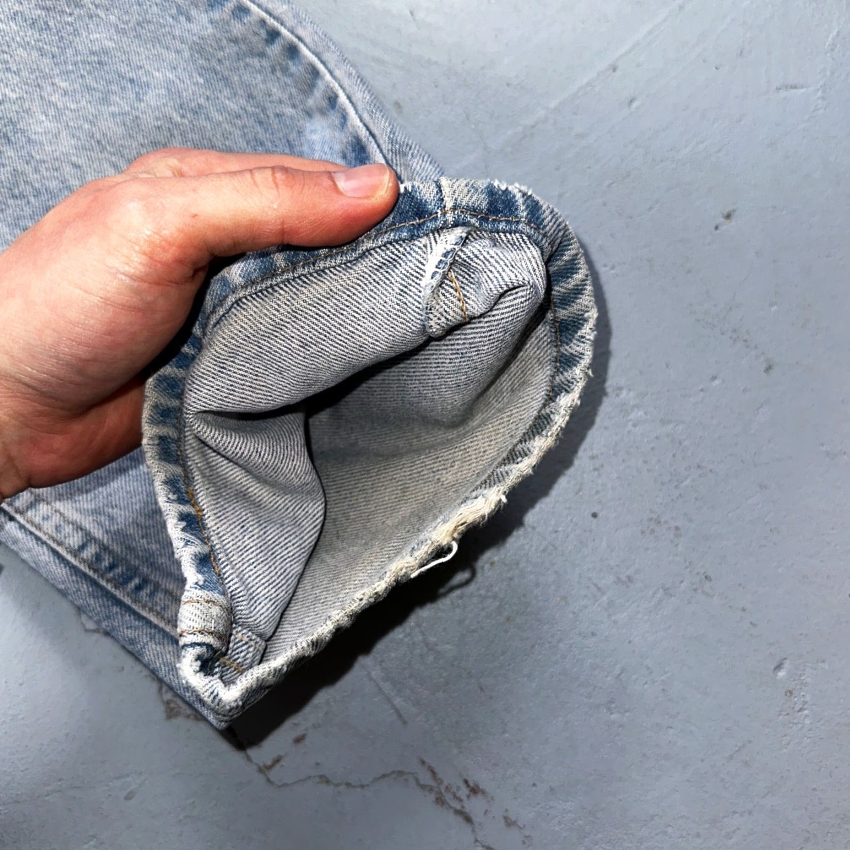 Levi's VINTAGE Levi's 505 Jeans Main Selling Point Levi's 505 Denim Jeans Men 38x32 Blue Light Wash 90s Orange Tab 36x30 True Fit Straight 505 Theme: 90s Size US 38 / EU 54 - 4 Thumbnail