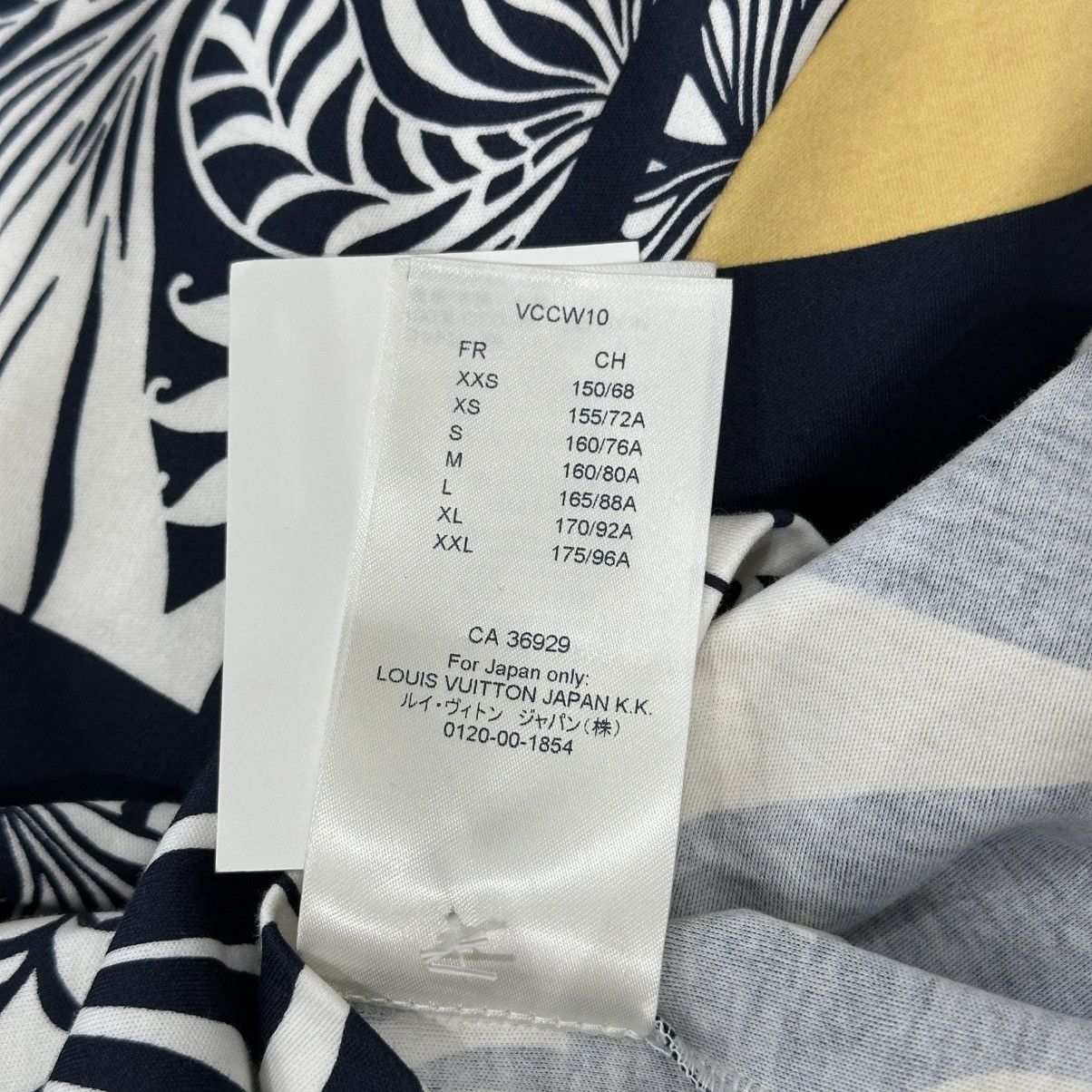 Louis Vuitton NWT LOUIS VUITTON MULTI PRINT T SHIRT SIZE XS Size XS / US 0-2 / IT 36-38 - 10 Thumbnail