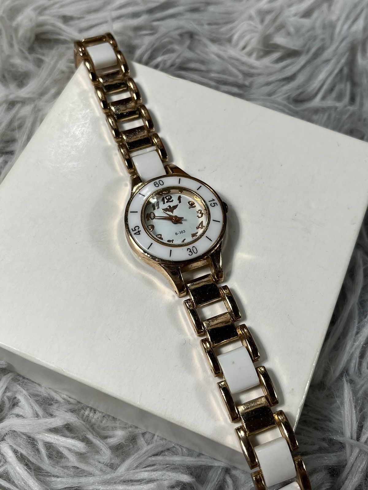 Jewelry Gold & White Ladies’ Bracelet Watch – Japanese Brand Size ONE SIZE - 16 Thumbnail
