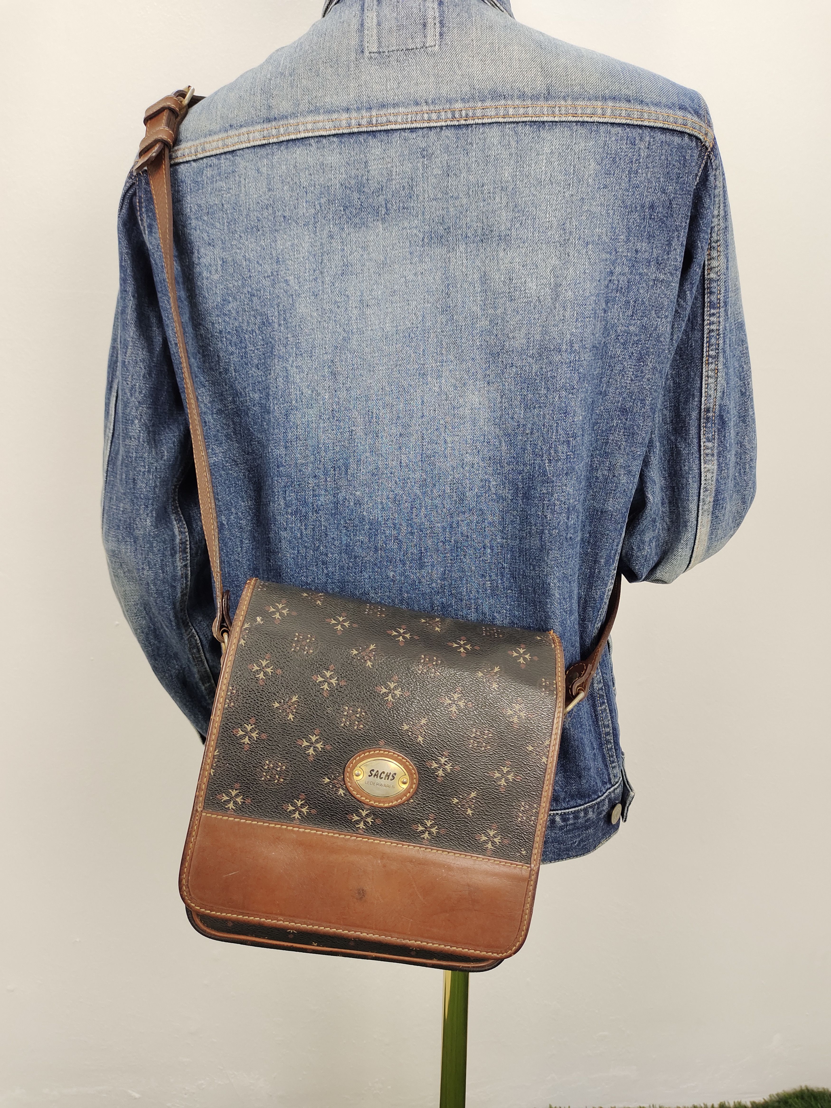 Vintage Vintage Sachs Lederwaren Japan Patina Leather Crossbody Bag Size ONE SIZE - 1 Thumbnail