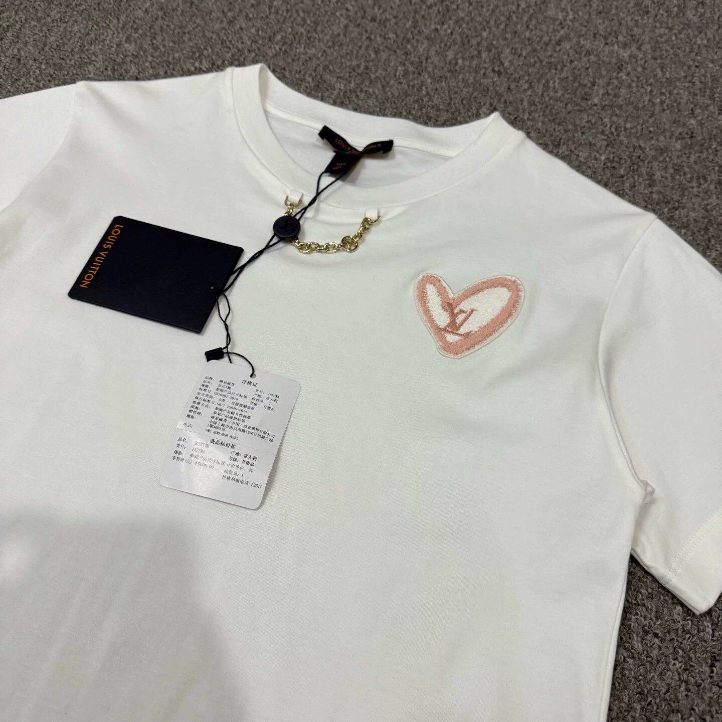 Louis Vuitton LV white heart patch short sleeve tee NWT size S Size S / US 4 / IT 40 - 3 Thumbnail