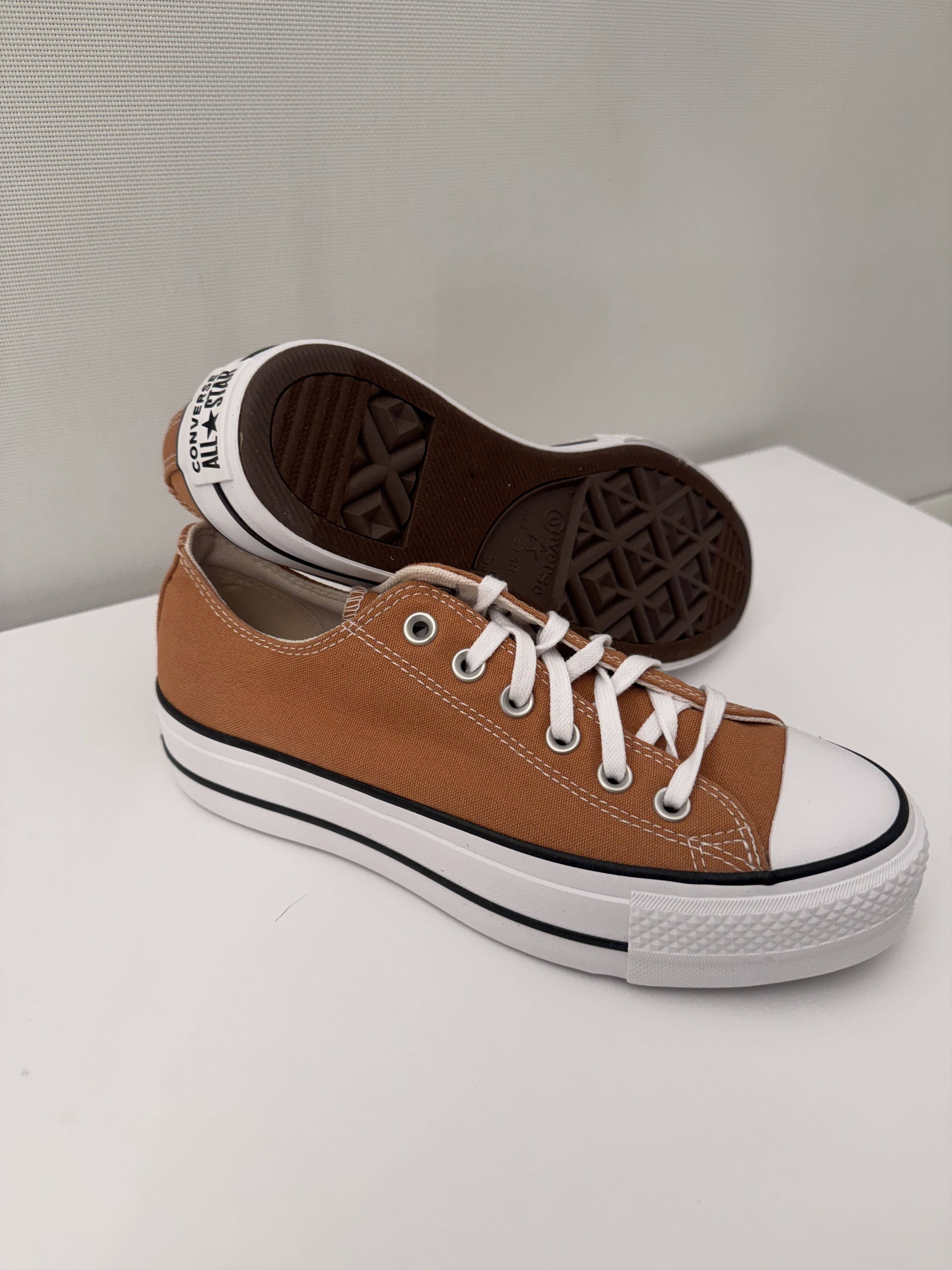 Converse Chuck Taylor All Star Low-Tops Size US 7.5 / IT 37.5 - 1 Thumbnail