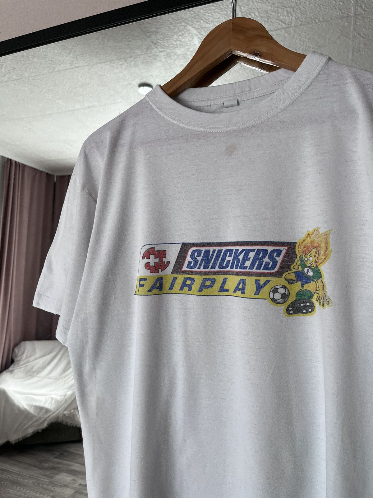 Vintage Vintage Snickers FairPlay Swiss FIFA Rare White T-Shirt Size US S / EU 44-46 / 1 - 1 Thumbnail