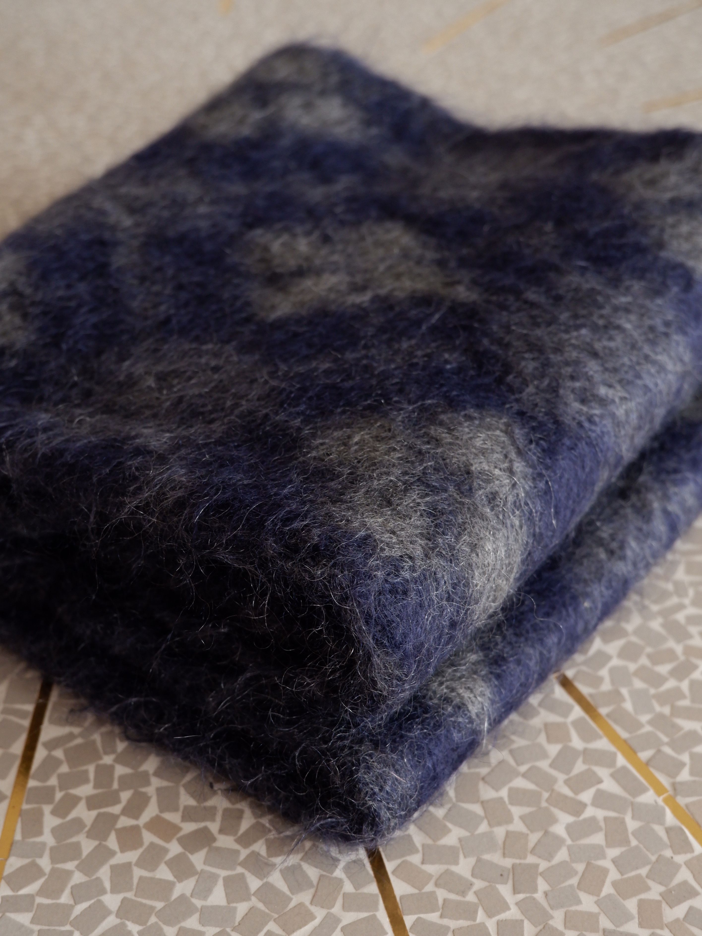Prada Last drop! Prada argyle pattern furry mohair scarf FW11 Size ONE SIZE - 5 Thumbnail