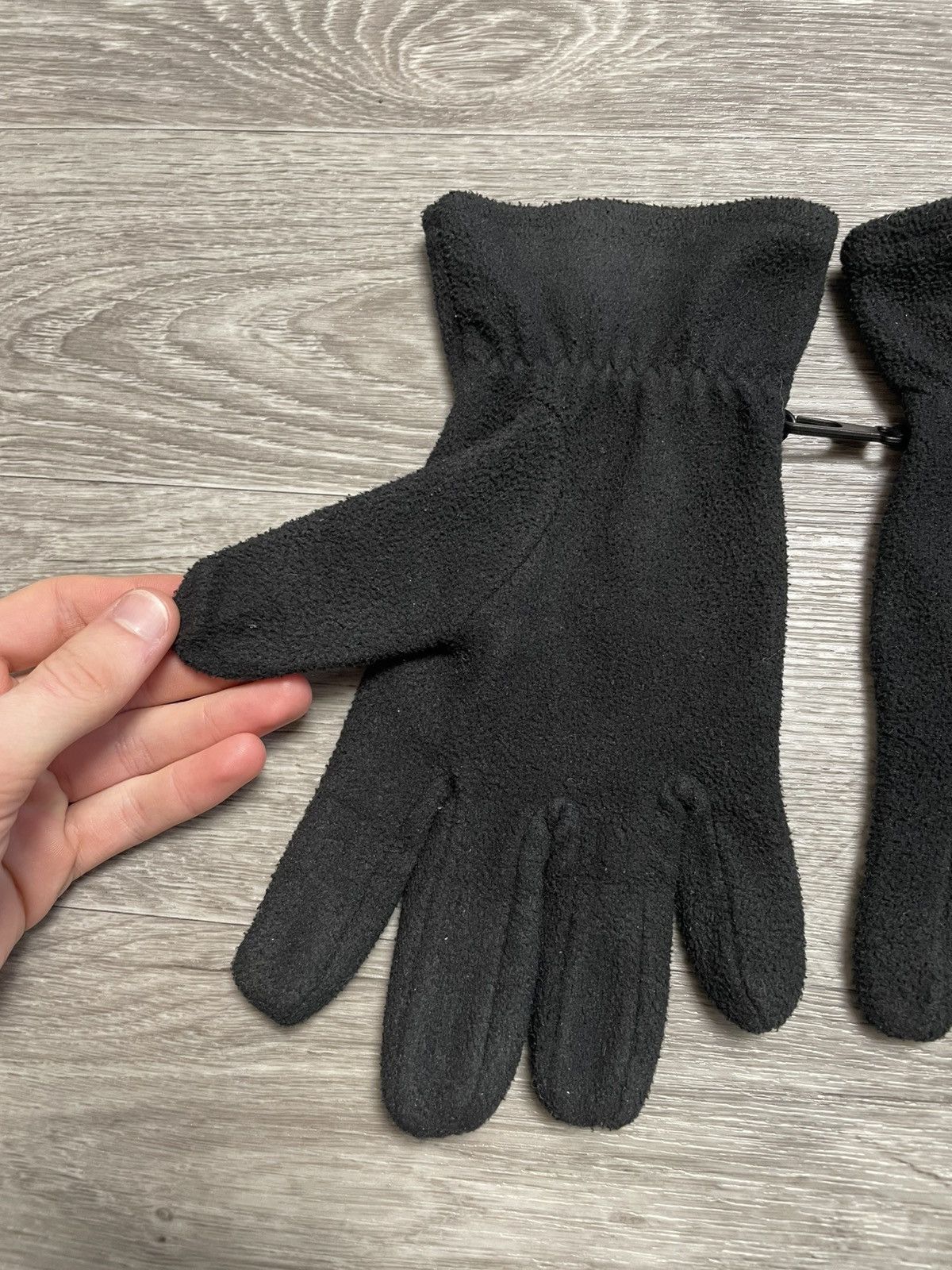 Nike Vintage Nike Black Fleece Swoosh Logo Gloves Y2K Size ONE SIZE - 8 Thumbnail