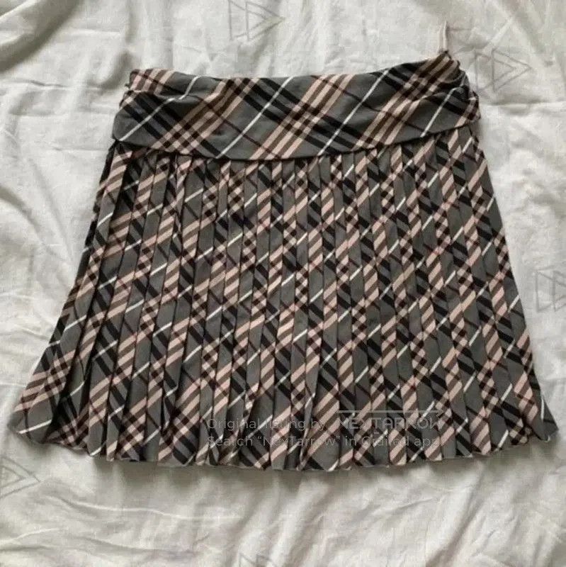 Burberry Burberry Colorblock Pleated Skirt. Size 23" - 1 Thumbnail
