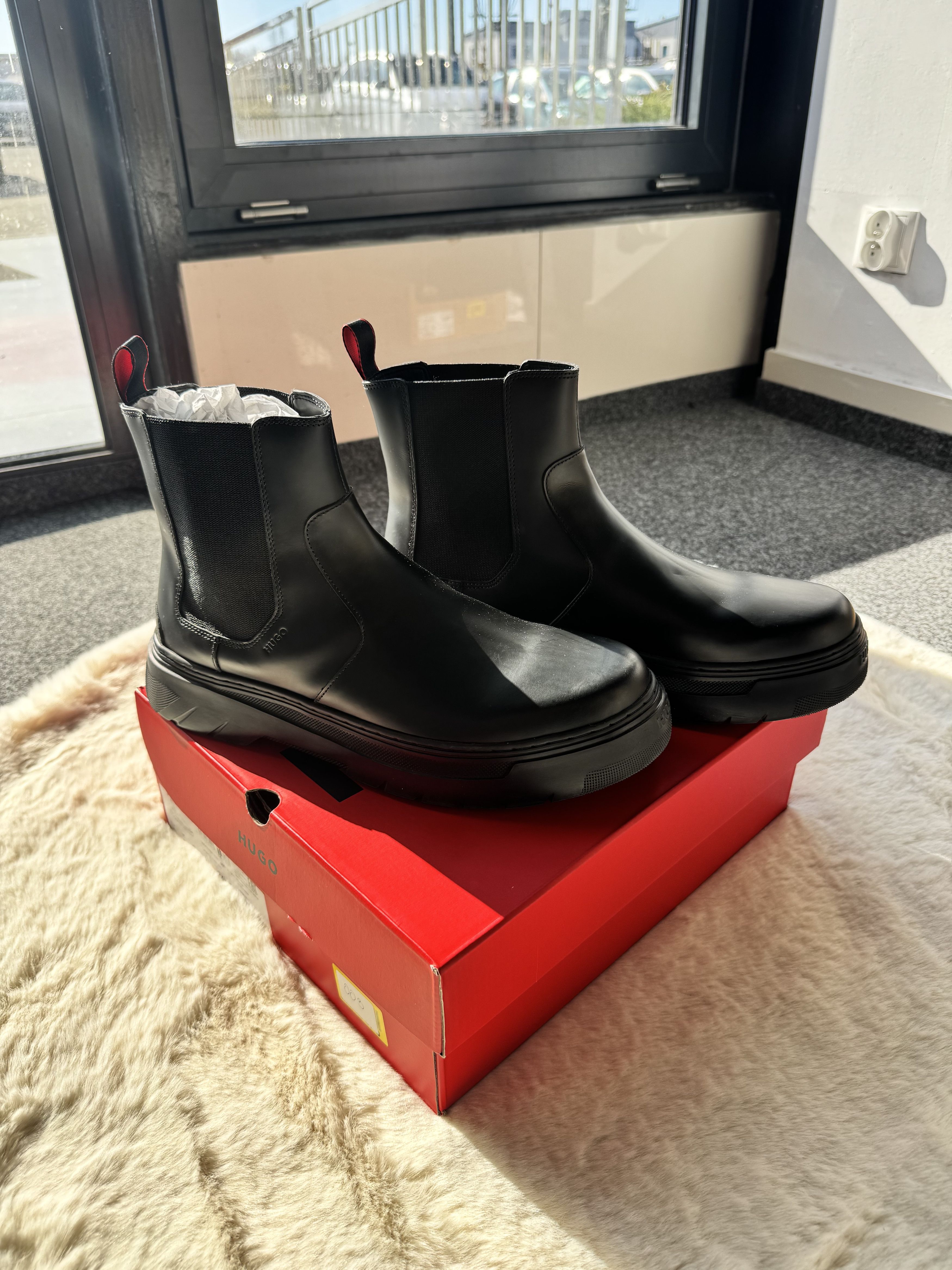Hugo Boss Hugo Urian black leather men's ankle chelsea boots Size US 12 / EU 45 - 9 Thumbnail