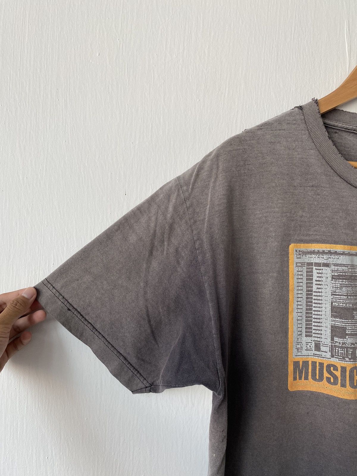 Vintage Vintage Nesta T-shirt Size US L / EU 52-54 / 3 - 4 Thumbnail