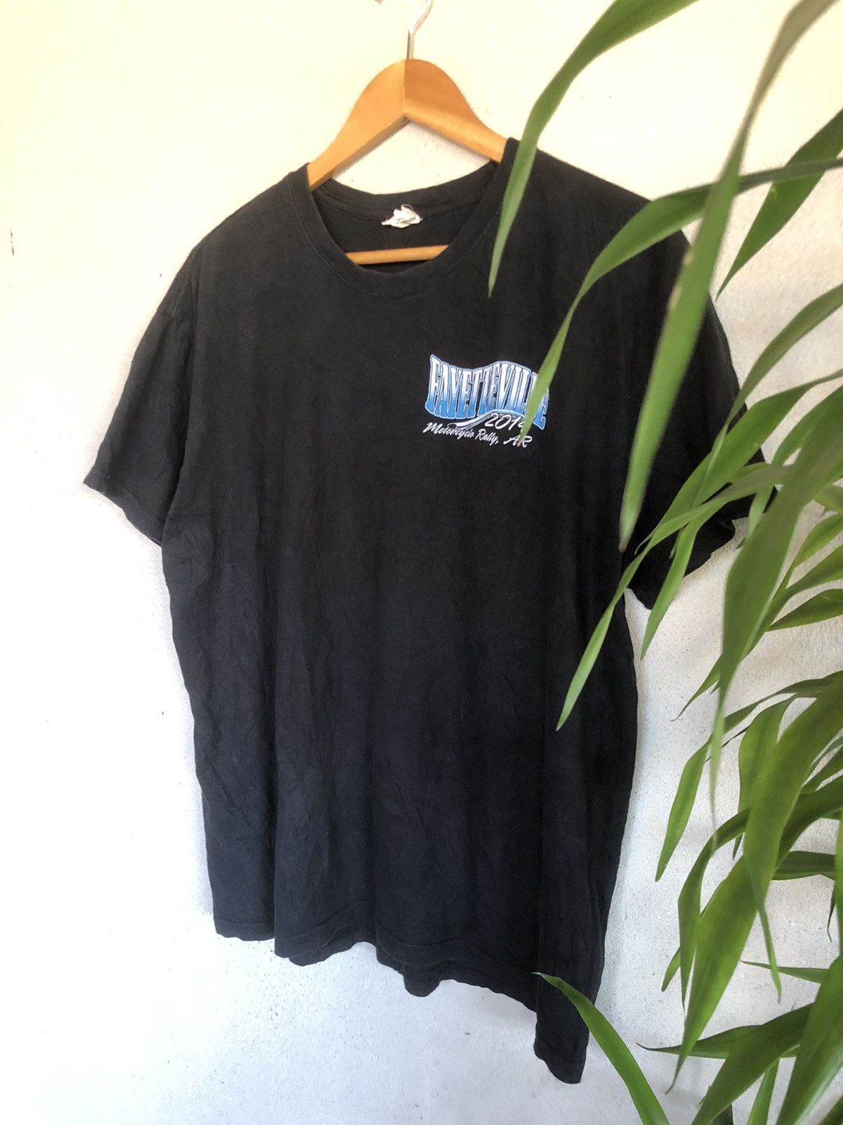 Harley Davidson × Vintage Vintage Y2K Fayetteville Motorcycle Rally Girl Backhit Tee Size US XL / EU 56 / 4 - 16 Thumbnail
