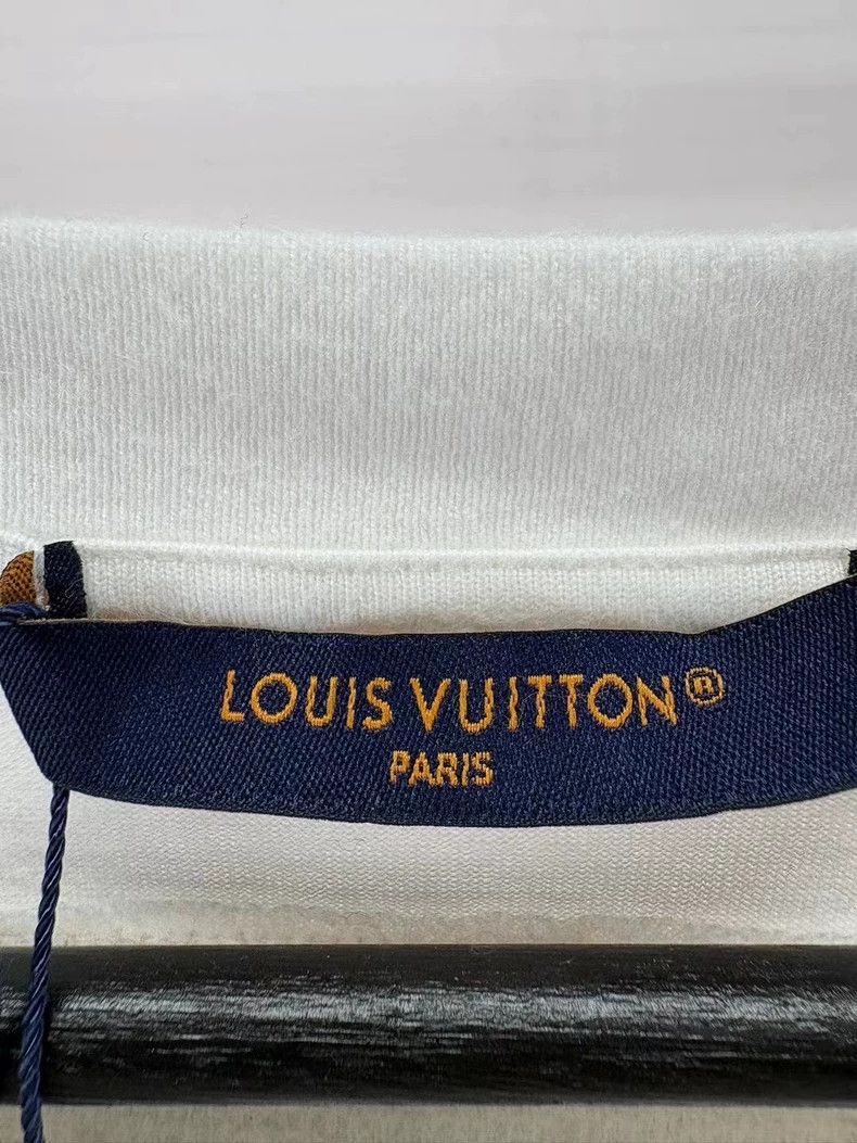 Louis Vuitton Louis Vuitton White beaded short sleeves 2504-Nextarrow Size US S / EU 44-46 / 1 - 5 Thumbnail