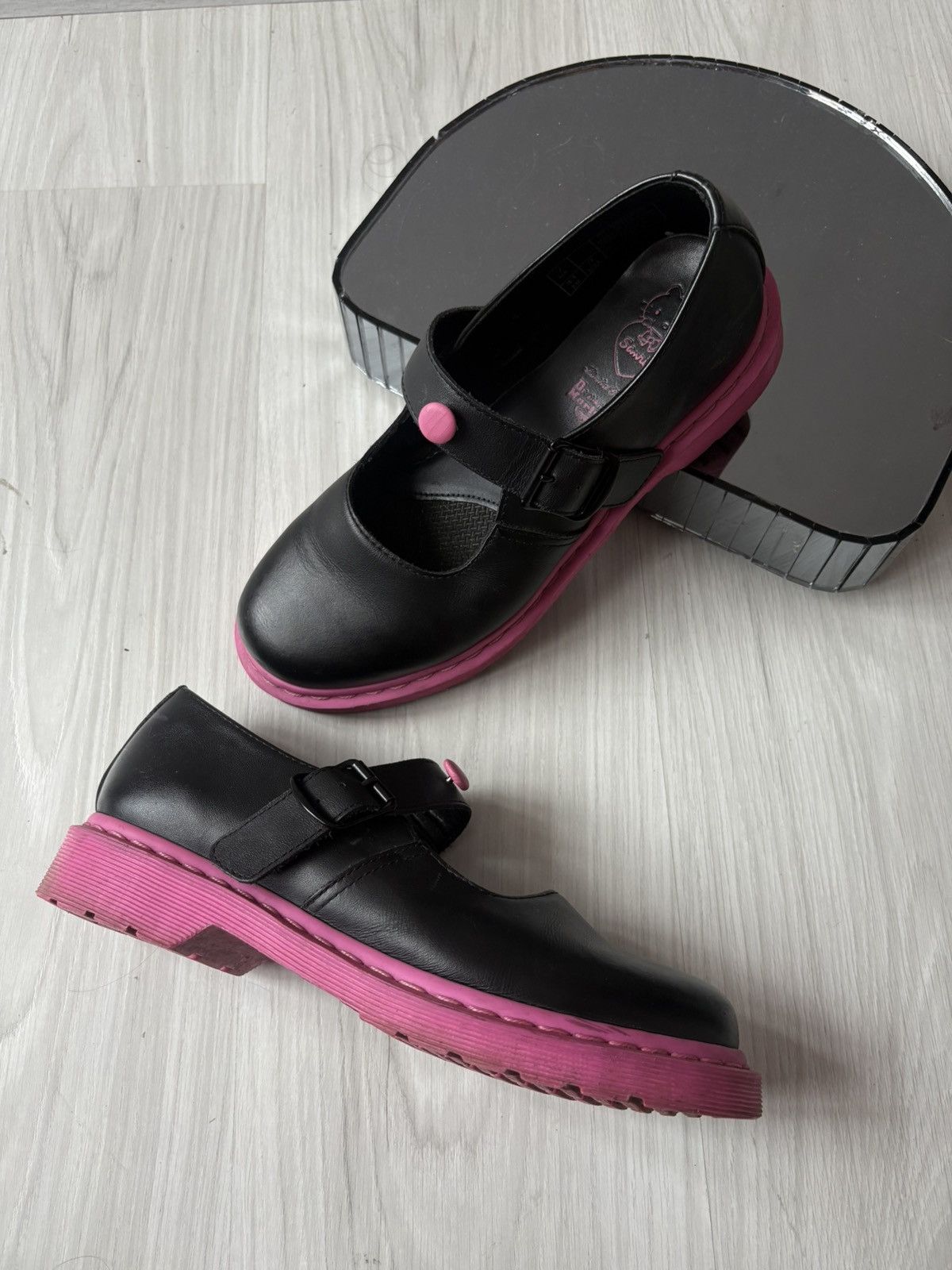 Dr. Martens Dr Martens x Hello Kitty 2010 mary janes Size US 11 / IT 41 - 9 Thumbnail